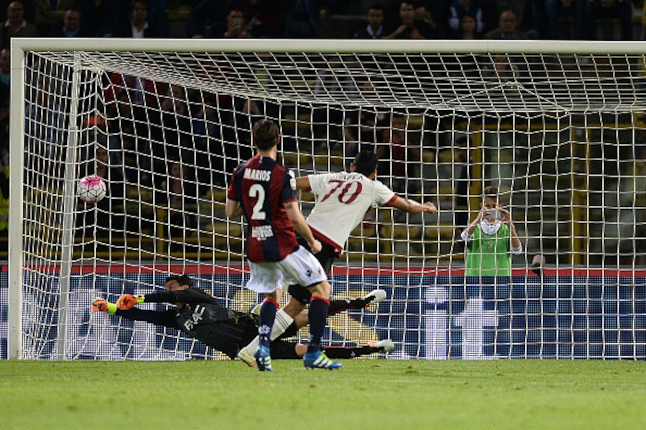 BOLOGNA, ITALY - MAY 07: Carlos Bacca # 70 of AC Milan scores the opening goal from the penalty spot during the Serie A match between Bologna FC and AC Milan at Stadio Renato Dall'Ara on May 7, 2016 in Bologna, Italy.  (Photo by Mario Carlini / Iguana Pre