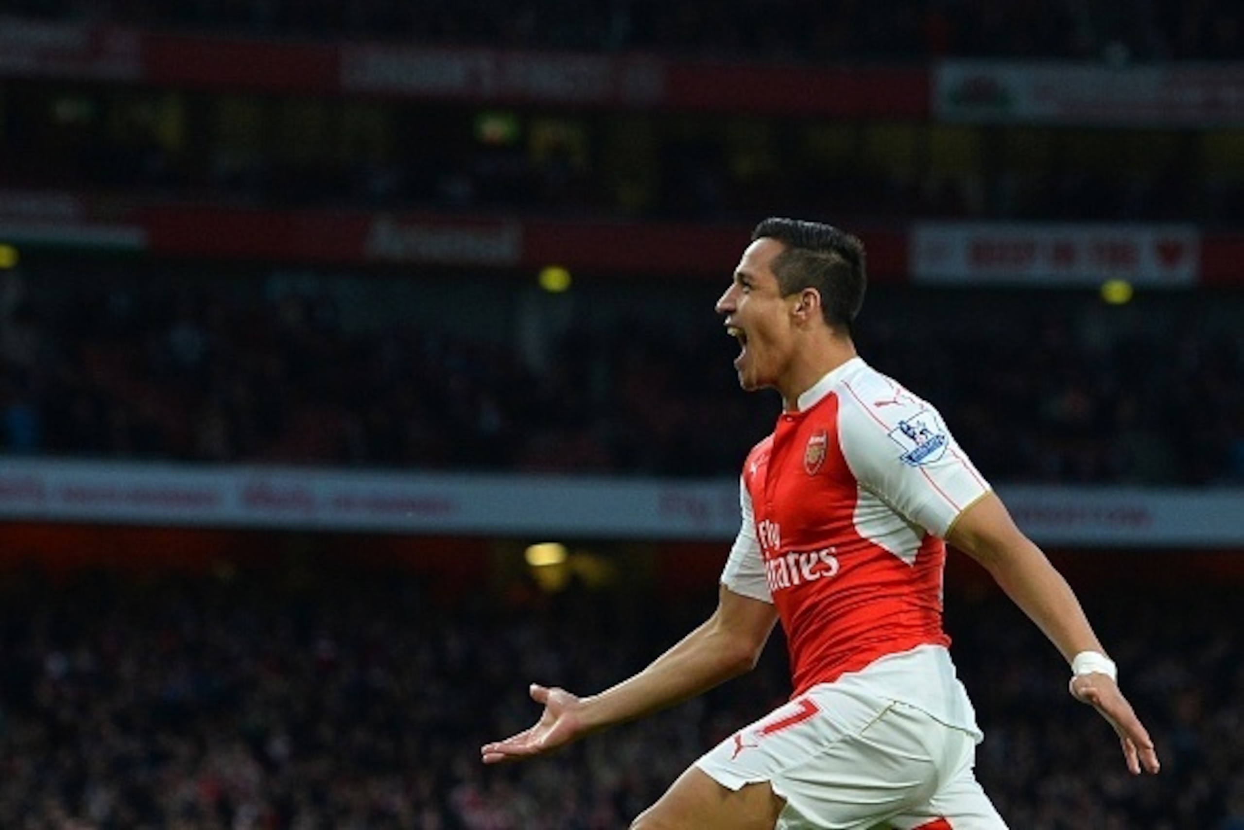 Arsenal's Chilean striker Alexis Sanchez celebrates scoring the opening goal during the English Premier League football match between Arsenal and West Bromwich Albion at the Emirates Stadium in London on April 21, 2016.  / AFP / GLYN KIRK / RESTRICTED TO 