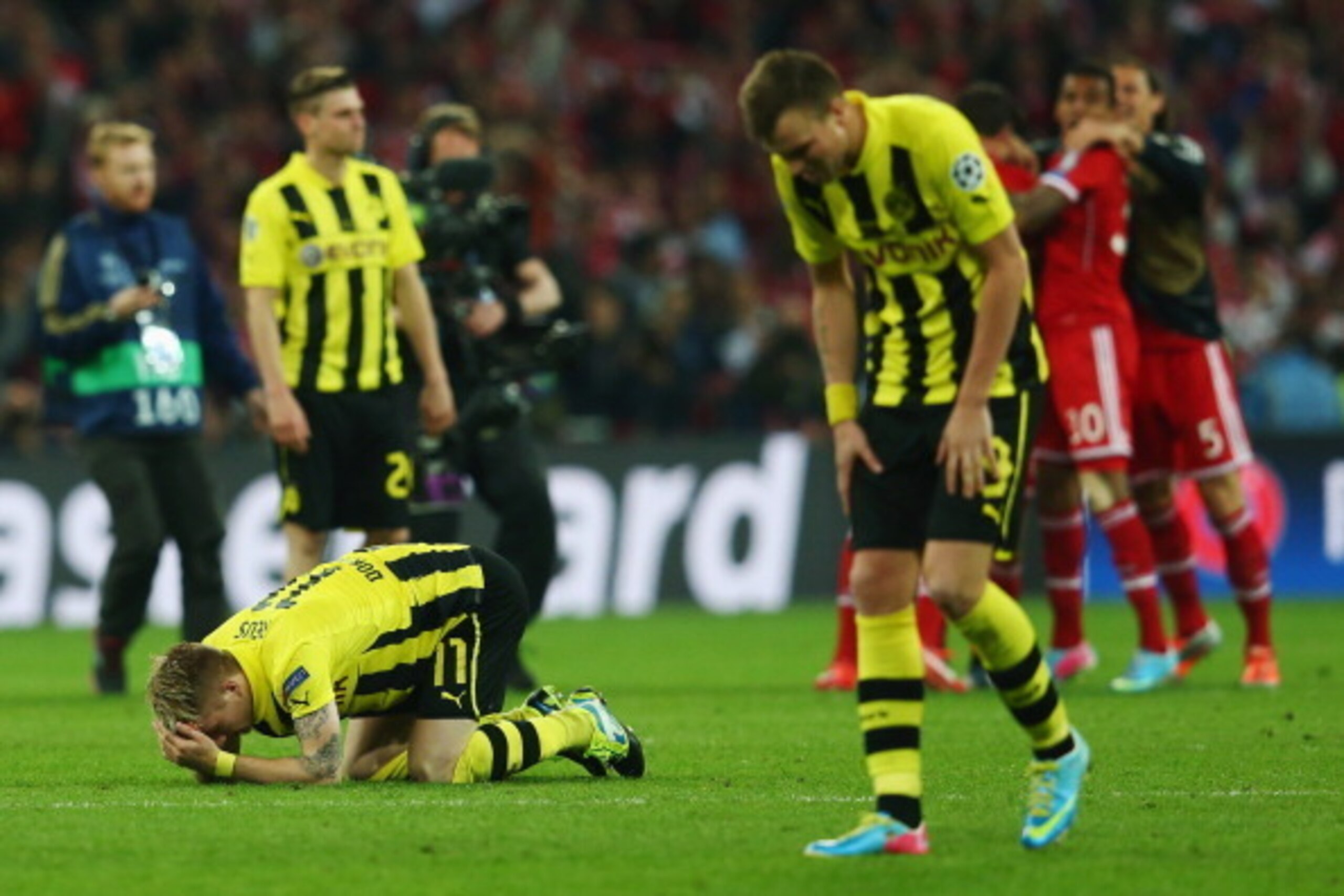 LONDON, ENGLAND - MAY 25:  Marco Reus of Borussia Dortmund (11) looks dejected in defeat after the UEFA Champions League final match between Borussia Dortmund and FC Bayern Muenchen at Wembley Stadium on May 25, 2013 in London, United Kingdom.  (Photo by 