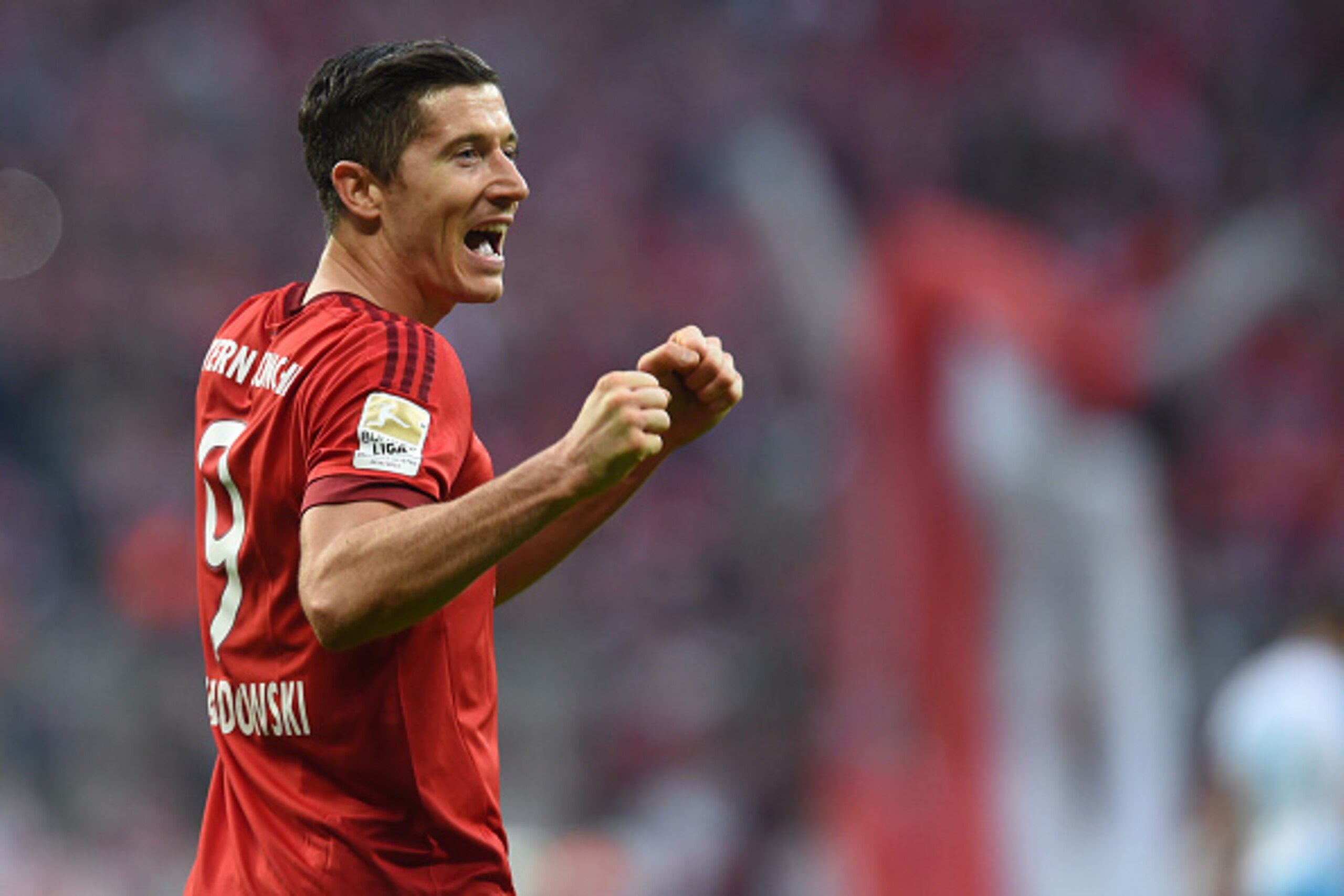 Bayern Munich's Polish striker Robert Lewandowski celebrates scoring the 2-0 goal during the German first division Bundesliga football match FC Bayern Munich vs Schalke 04 in Munich, southern Germany, on April 16, 2016. / AFP / CHRISTOF STACHE / RESTRICTI
