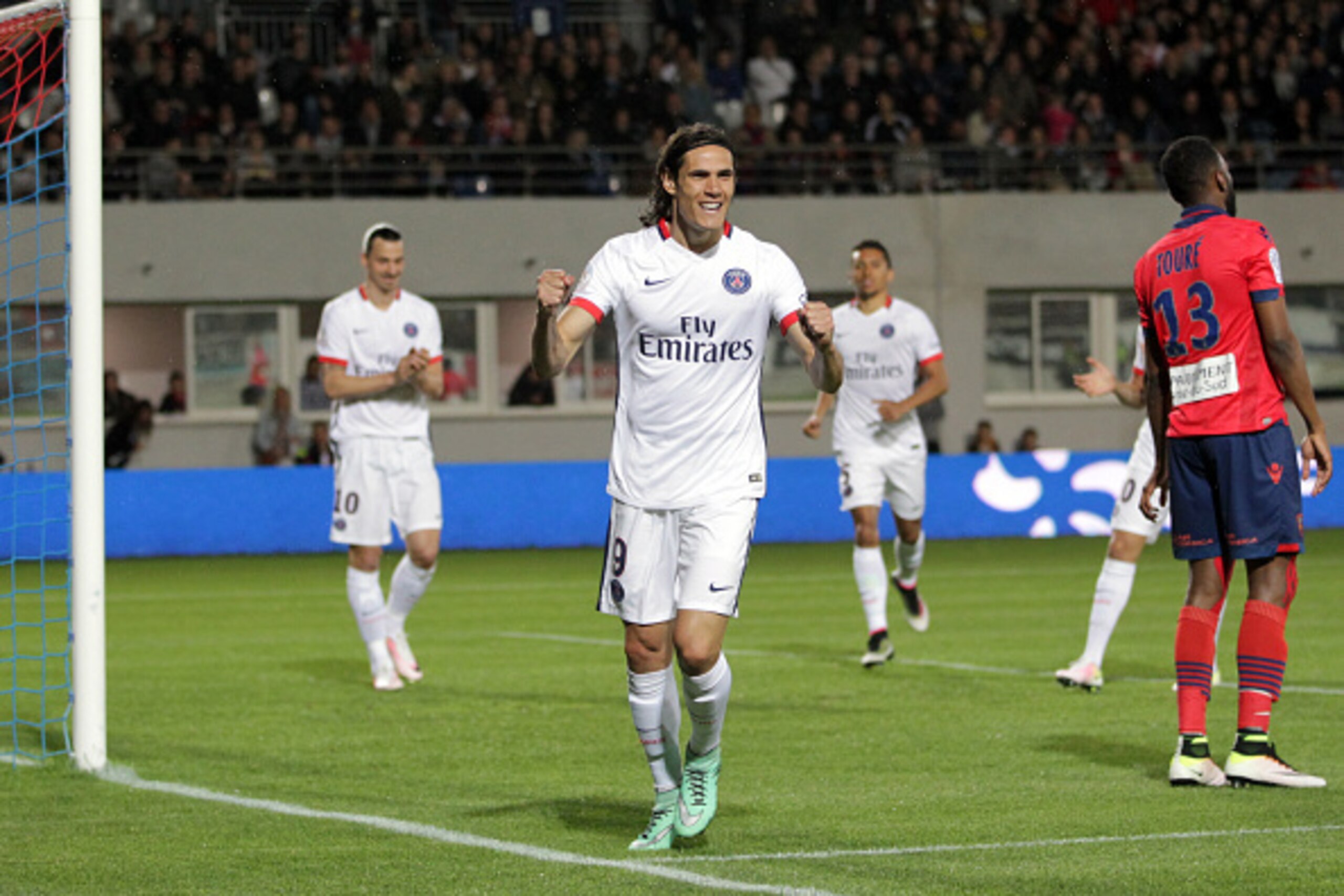 Paris Saint-Germain's Uruguayan forward Edinson Cavani celebrates after scoring a goal during the L1 football match Gazelec Ajaccio (GFCA) against Paris Saint Germain (PSG) on May 7, 2016, at the Ange Casanova stadium in Ajaccio, on the French Mediterrane