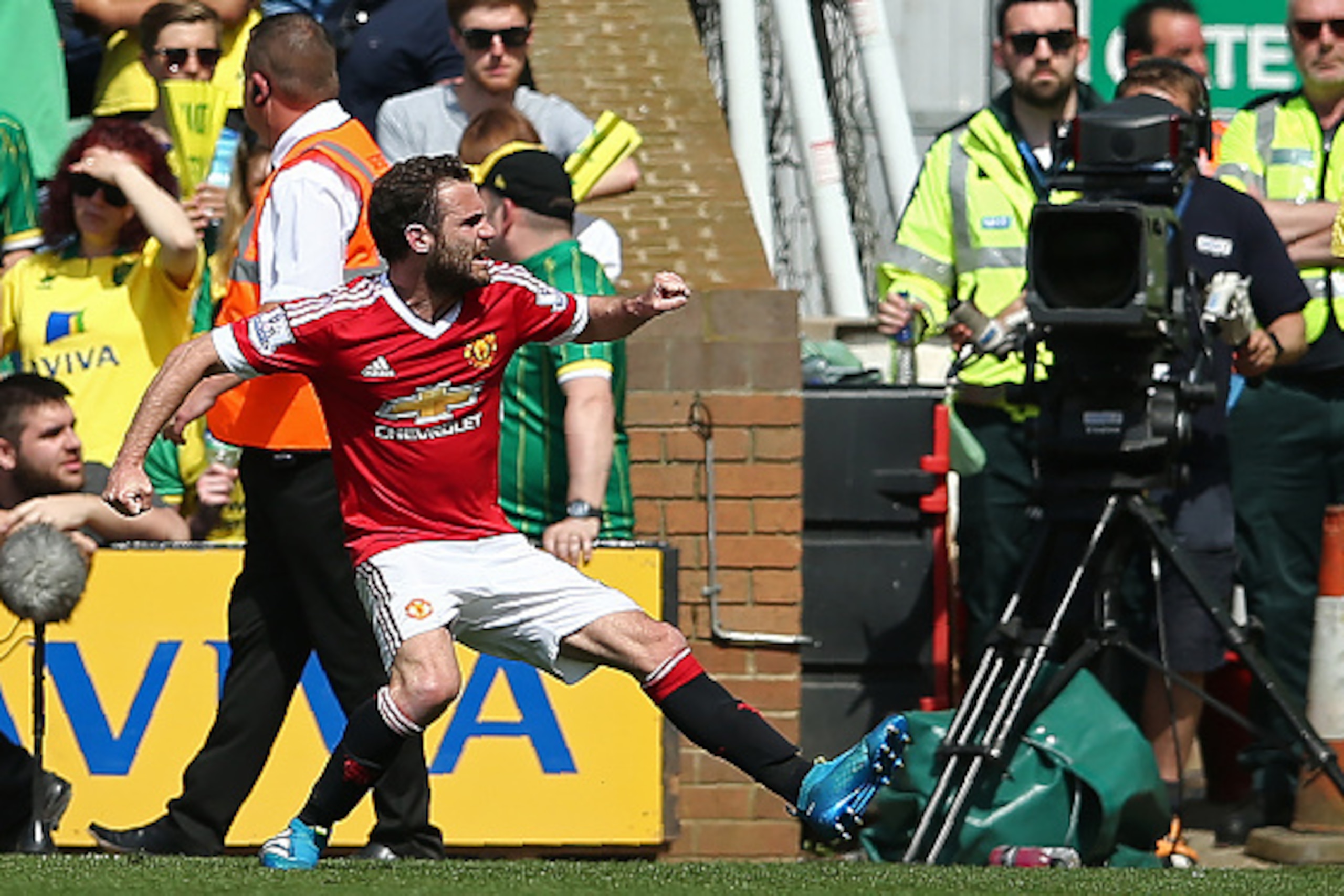 Manchester United's Spanish midfielder Juan Mata (L) celebrates scoring his team's first goal during the English Premier League football match between Norwich City and Manchester United at Carrow Road in Norwich, eastern England, on May 7, 2016.

 / AFP /