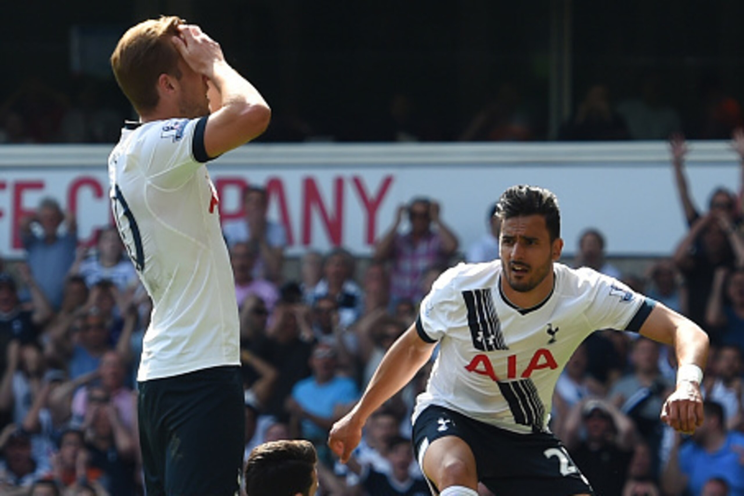 LONDON, ENGLAND - MAY 08:  Nacer Chadli of Tottenham Hotspur reacts to missing a chance on goal during the Barclays Premier League match between Tottenham Hotspur and Southampton at White Hart Lane on May 8, 2016 in London, England.  (Photo by Shaun Botte