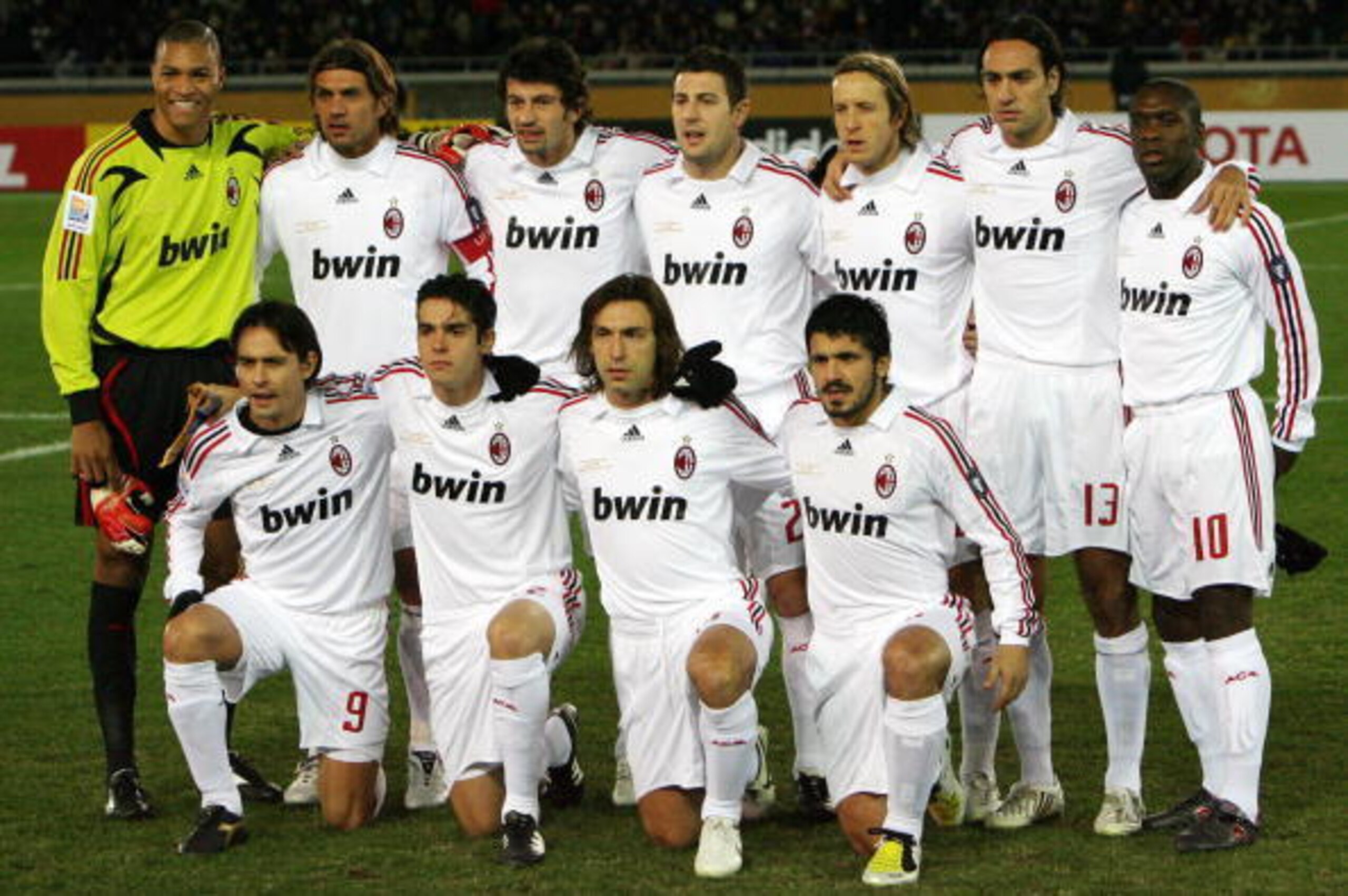 AC Milan starting players pose in a photo session piror to their Club World Cup Japan 2007 final match against South American champion Boca Juniors in Yokohama, 16 December 2007. AC Milan beat Boca Juniors by 4-2 to win the Club World Cup. (front L-R) Fil