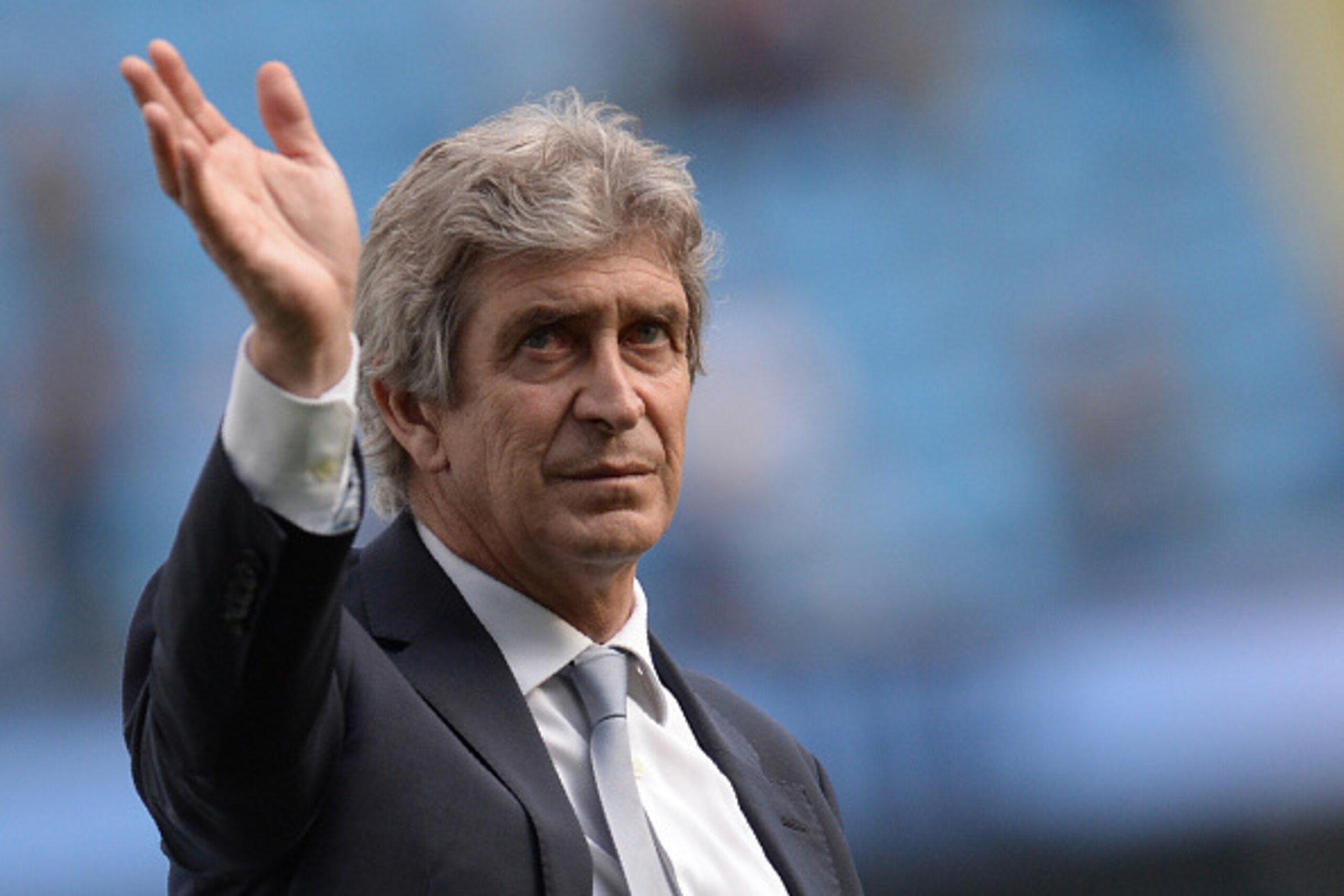Manchester City's Chilean manager Manuel Pellegrini applauds the fans after the English Premier League football match between Manchester City and Arsenal at the Etihad Stadium in Manchester, north west England, on May 8, 2016. / AFP / OLI SCARFF / RESTRIC