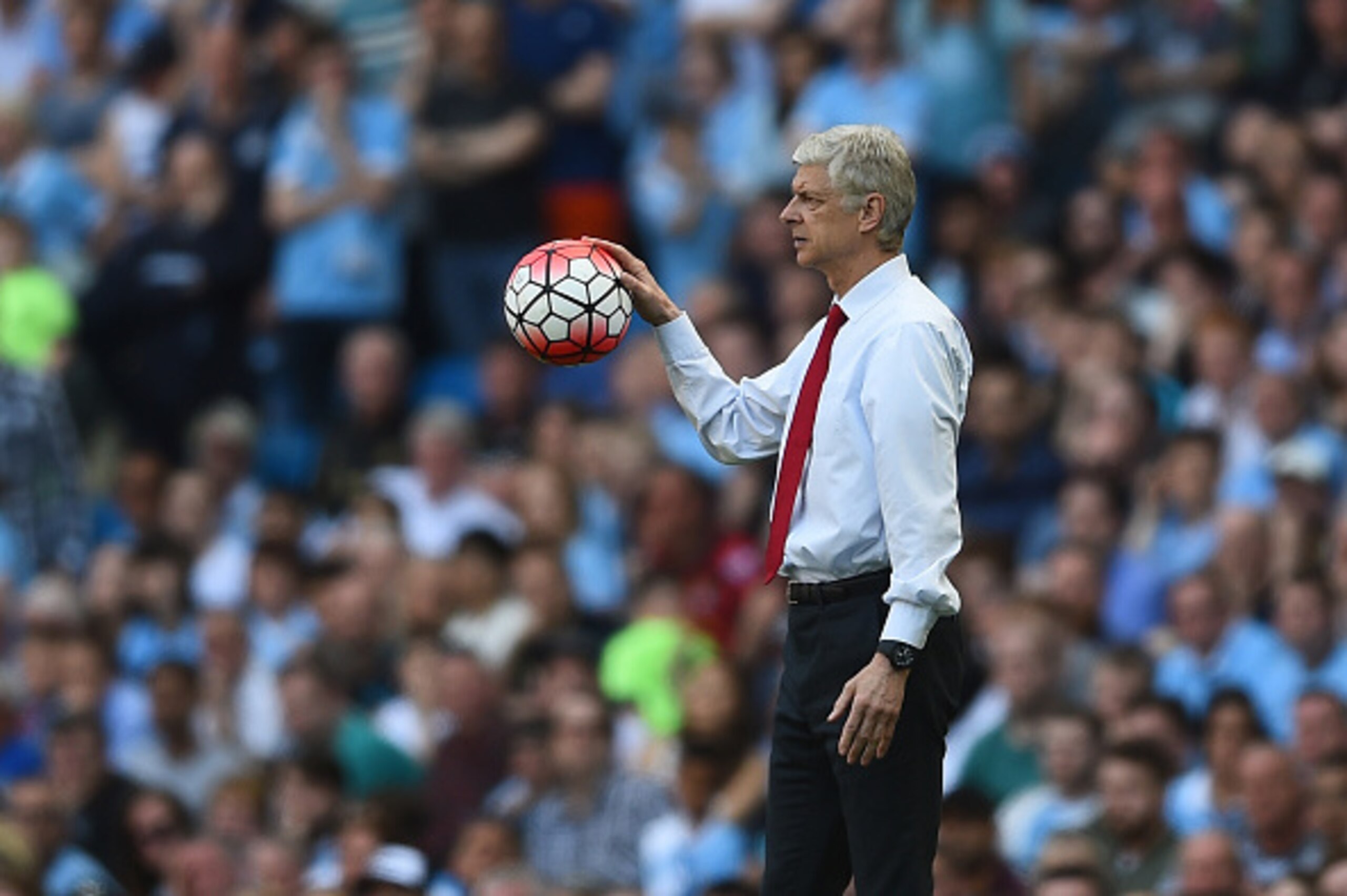 MANCHESTER, ENGLAND - MAY 08: Arsene Wenger, Manager of Arsenal gathers the ball during the Barclays Premier League match between Manchester City and Arsenal at the Etihad Stadium on May 8, 2016 in Manchester, England. (Photo by Laurence Griffiths/Getty MANCHESTER, ENGLAND - MAY 08: Arsene Wenger, Manager of Arsenal gathers the ball during the Barclays Premier League match between Manchester City and Arsenal at the Etihad Stadium on May 8, 2016 in Manchester, England. (Photo by Laurence Griffiths/Getty