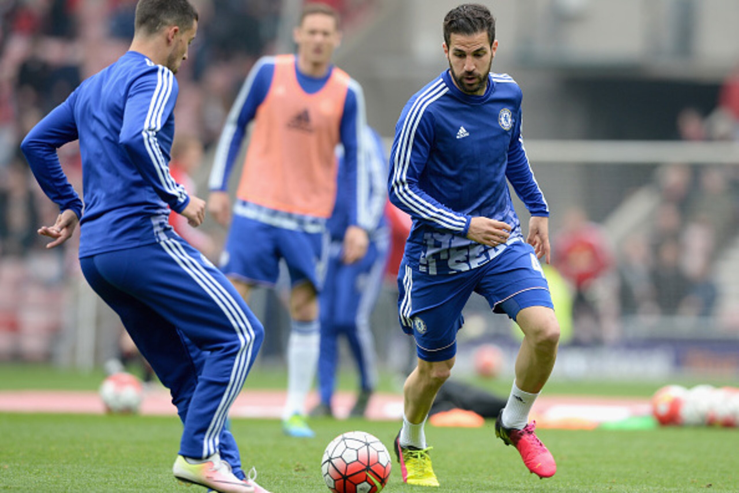 SUNDERLAND, ENGLAND - MAY 07:  Gary Cahill and Cesc Fabregas of Chelsea warm up ahead of the Barclays Premier League match between Sunderland and Chelsea at the Stadium of Light on May 7, 2016 in Sunderland, United Kingdom.  (Photo by Gareth Copley/Getty 