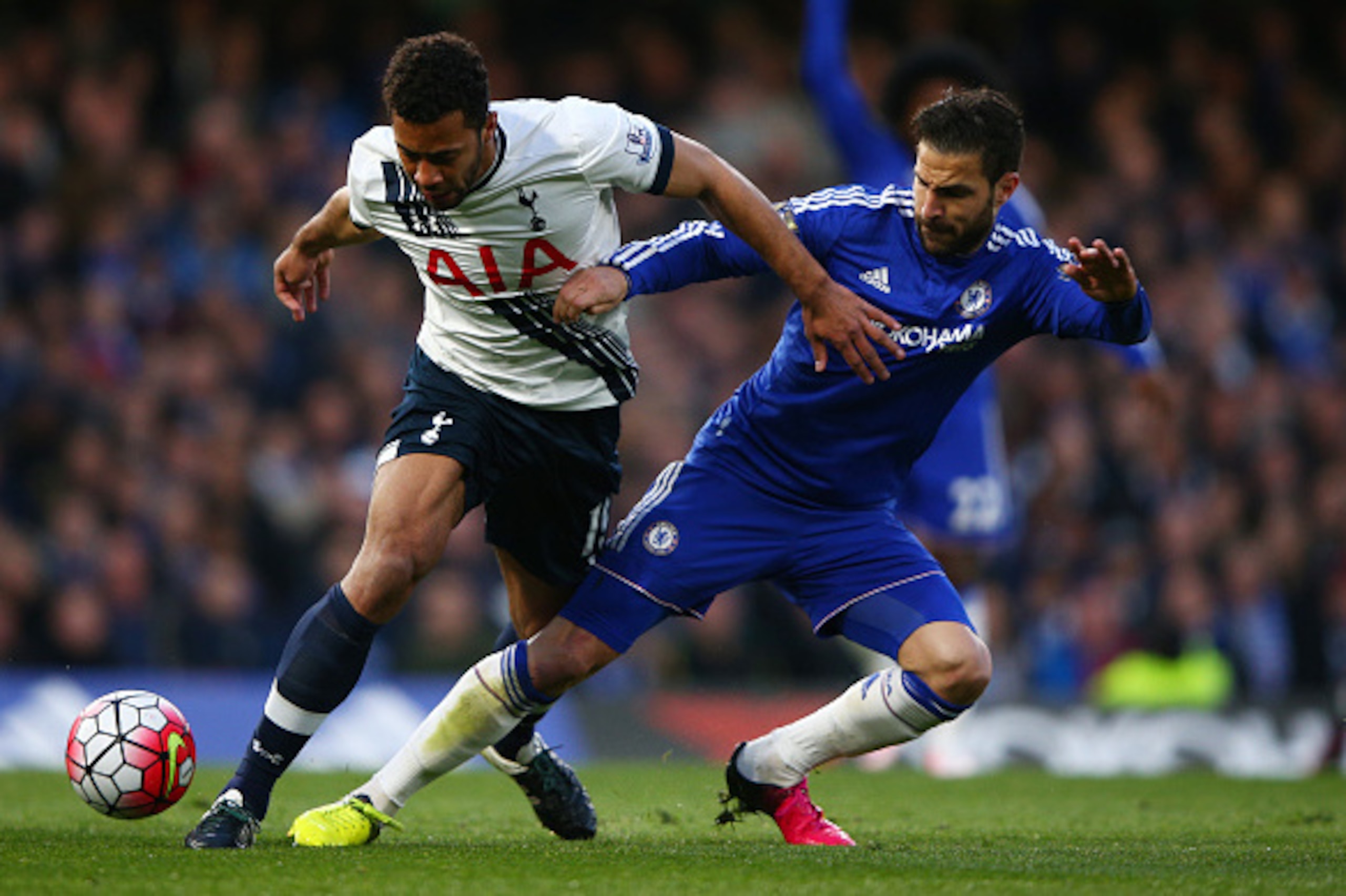 LONDON, ENGLAND - MAY 02:  Mousa Dembele of Tottenham Hotspur is tackled by Cesc Fabregas of Chelsea during the Barclays Premier League match between Chelsea and Tottenham Hotspur at Stamford Bridge on May 02, 2016 in London, England.  (Photo by Ian Walto