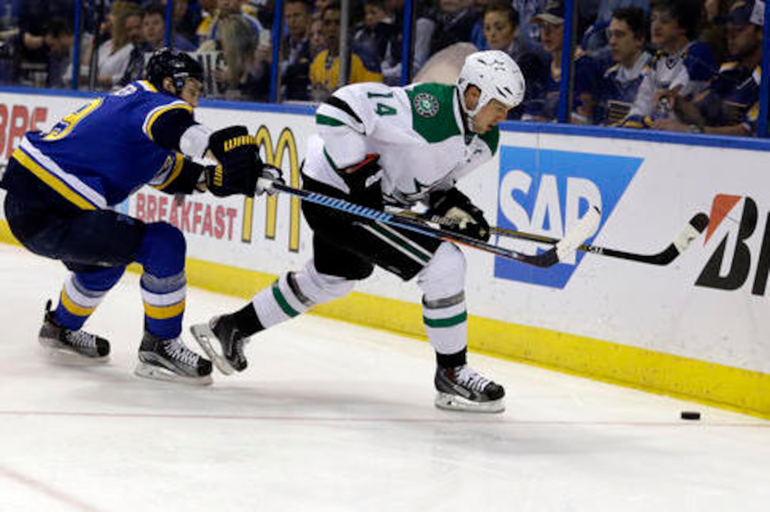 Jamie Benn and the Stars earned a Game 6 victory at St. Louis.