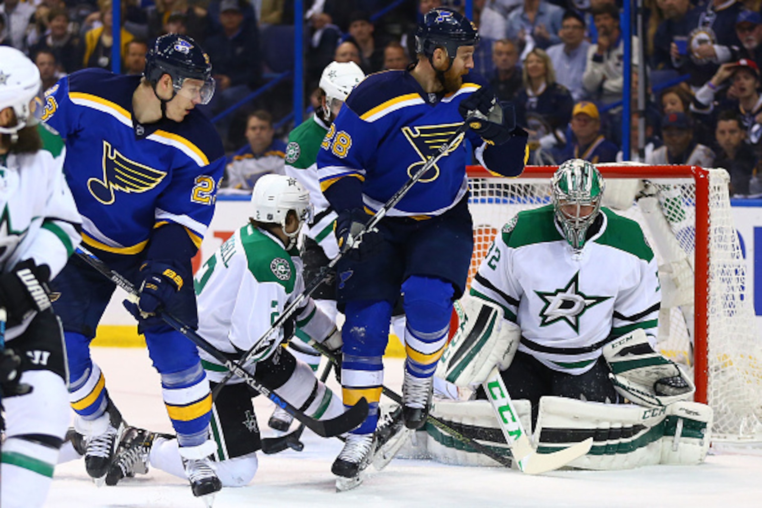 ST. LOUIS, MO - MAY 9:  Goalie Kari Lehtonen #32 of the Dallas Stars makes a save against Kyle Brodziak #28 of the St. Louis Blues in Game Six of the Western Conference Second Round during the 2016 NHL Stanley Cup Playoffs at the Scottrade Center on May 9