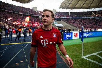 Bayern Munich's midfielder Mario Goetze leave the pitch after  the German first division Bundesliga football match Hertha Berlin vs Bayern Munich at the Olympic stadium in Berlin on April 23, 2016. / AFP / ODD ANDERSEN / RESTRICTIONS: DURING MATCH TIME: D