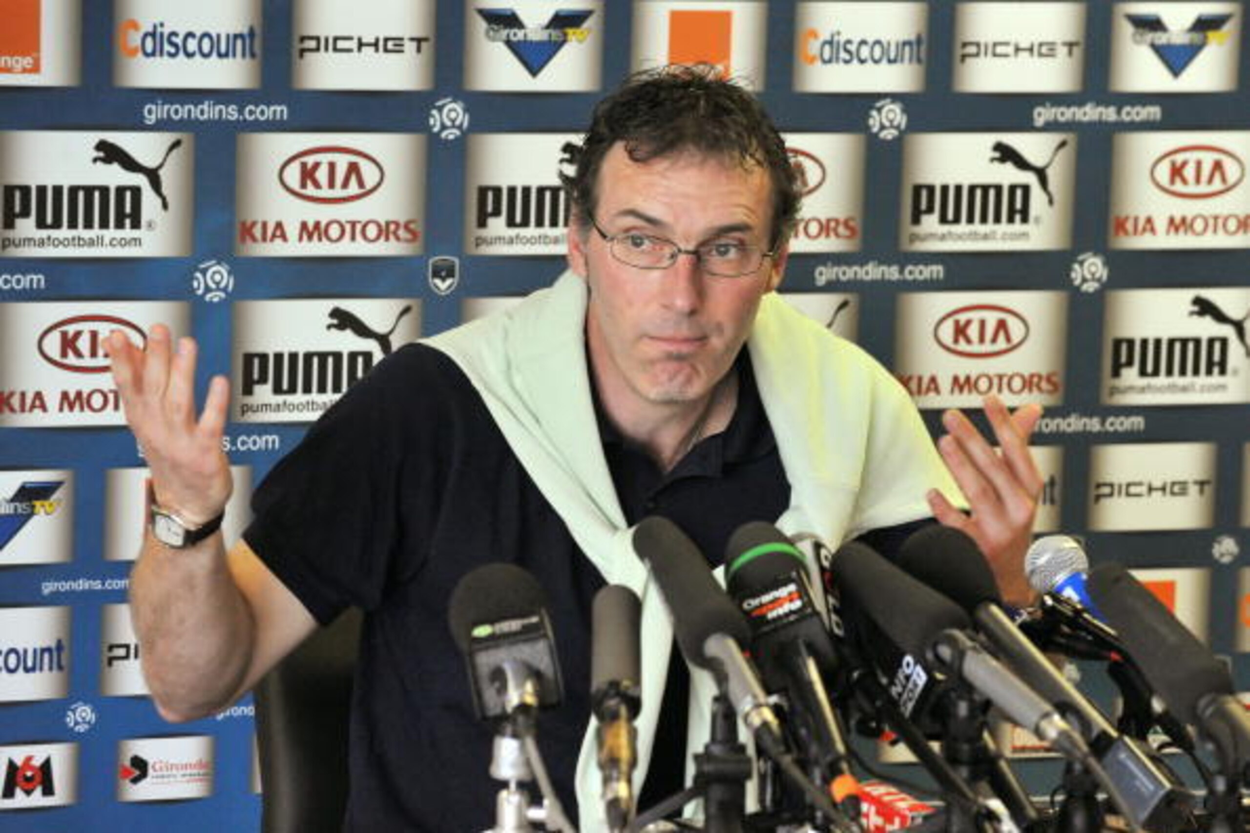 Bordeaux's French coach Laurent Blanc gives a press conference after a training session at their formation centre 'Chateau de Haillan', near Bordeaux on April 30, 2010.  AFP PHOTO PIERRE ANDRIEU (Photo credit should read PIERRE ANDRIEU/AFP/Getty Images)
