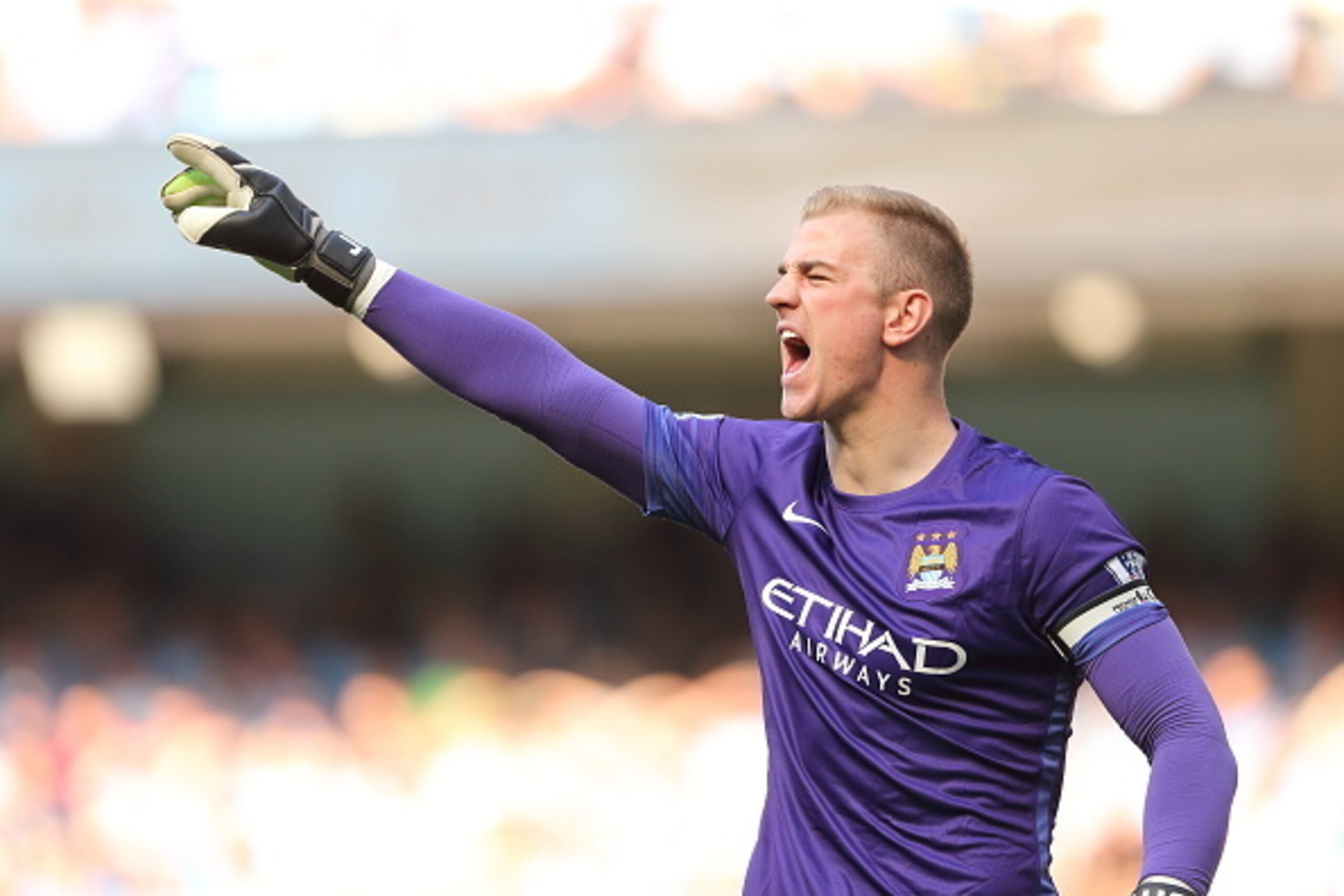 MANCHESTER, ENGLAND - MAY 08:  Joe Hart of Manchester City during the Barclays Premier League match between Manchester City and Arsenal at the Ethiad Stadium on May 1, 2016 in Manchester, United Kingdom. (Photo by Matthew Ashton - AMA/Getty Images)