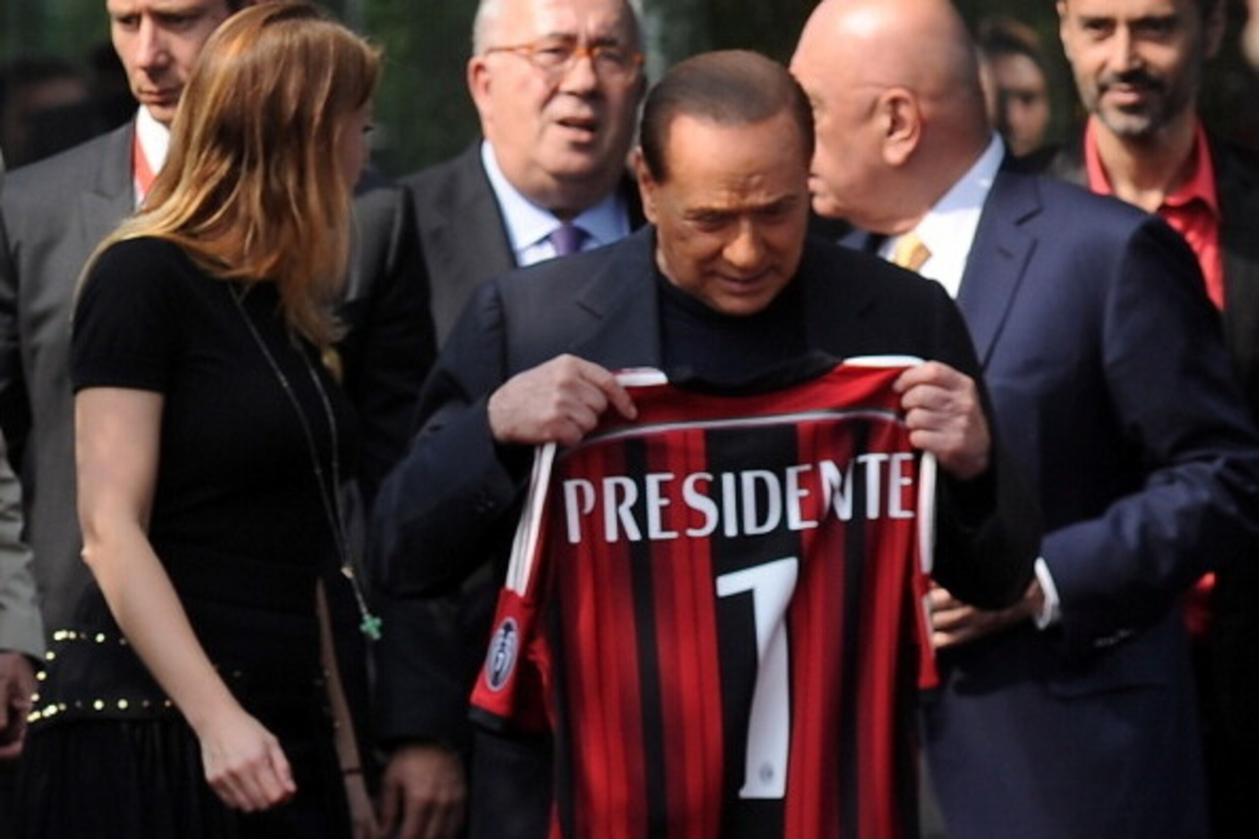 MILAN, ITALY - JUNE 06: President of AC Milan Silvio Berlusconi and Barbara Berlusconi arrive at Casa Milan on June 6, 2014 in Milan, Italy. (Photo by Pier Marco Tacca/Getty Images) MILAN, ITALY - JUNE 06: President of AC Milan Silvio Berlusconi and Barbara Berlusconi arrive at Casa Milan on June 6, 2014 in Milan, Italy. (Photo by Pier Marco Tacca/Getty Images)