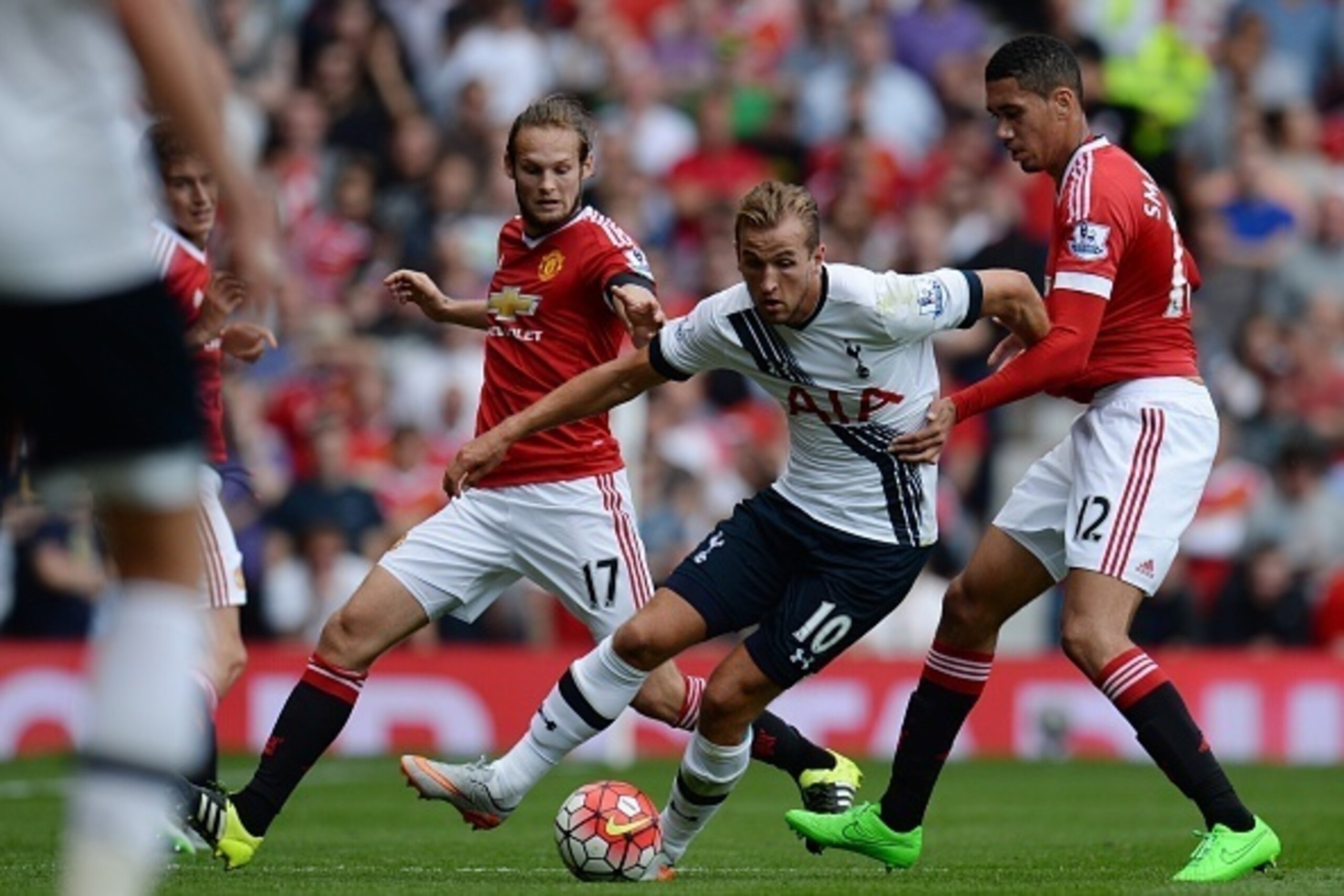 Tottenham Hotspur's English striker Harry Kane (2nd R) vies with Manchester United's Dutch midfielder Daley Blind and Manchester United's English defender Chris Smalling (R) during the English Premier League football match between Manchester United and To