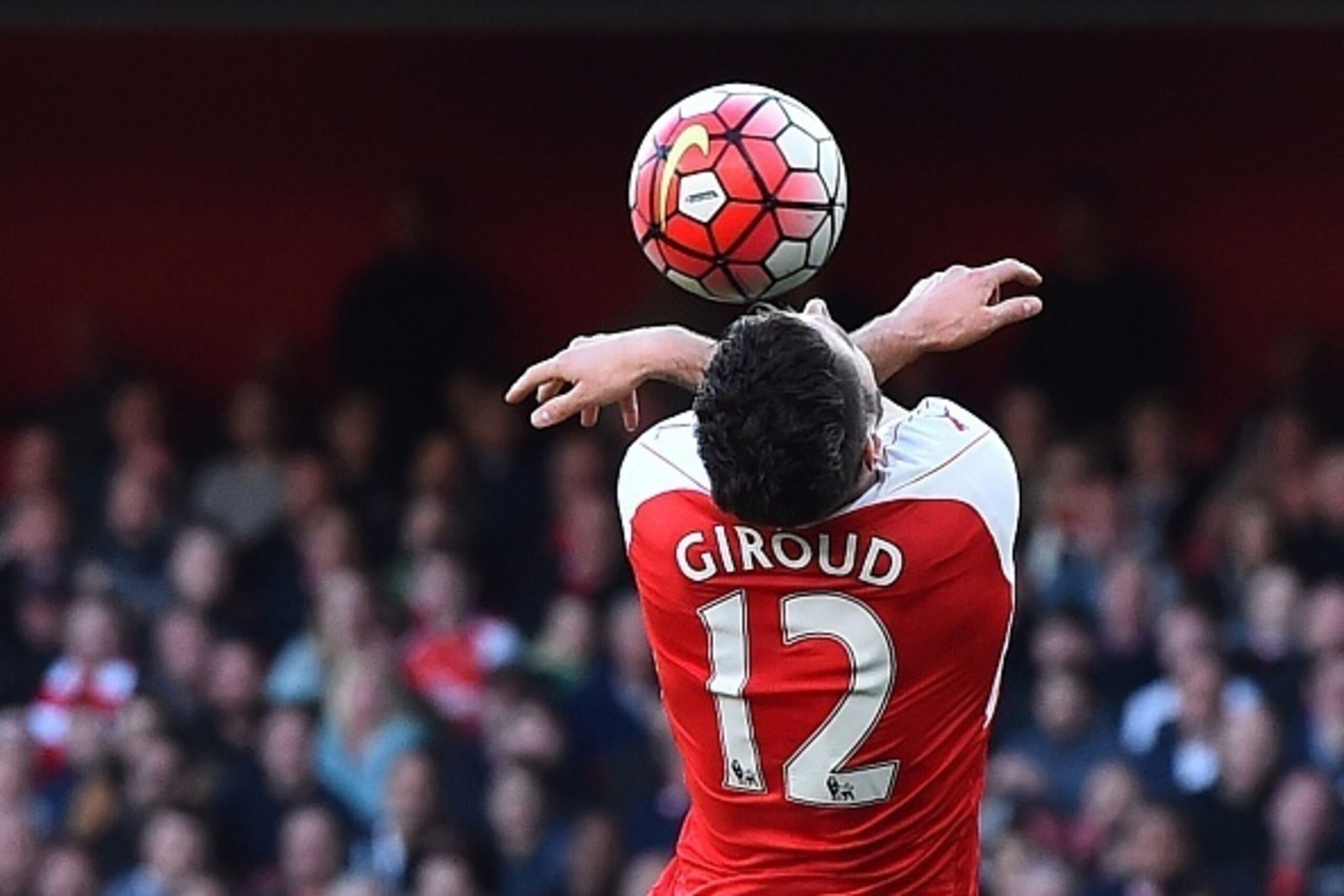 Arsenal's French striker Olivier Giroud tries to head the ball during the English Premier League football match between Arsenal and Norwich at the Emirates Stadium in London on April 30, 2016.  / AFP / BEN STANSALL / RESTRICTED TO EDITORIAL USE. No use wi