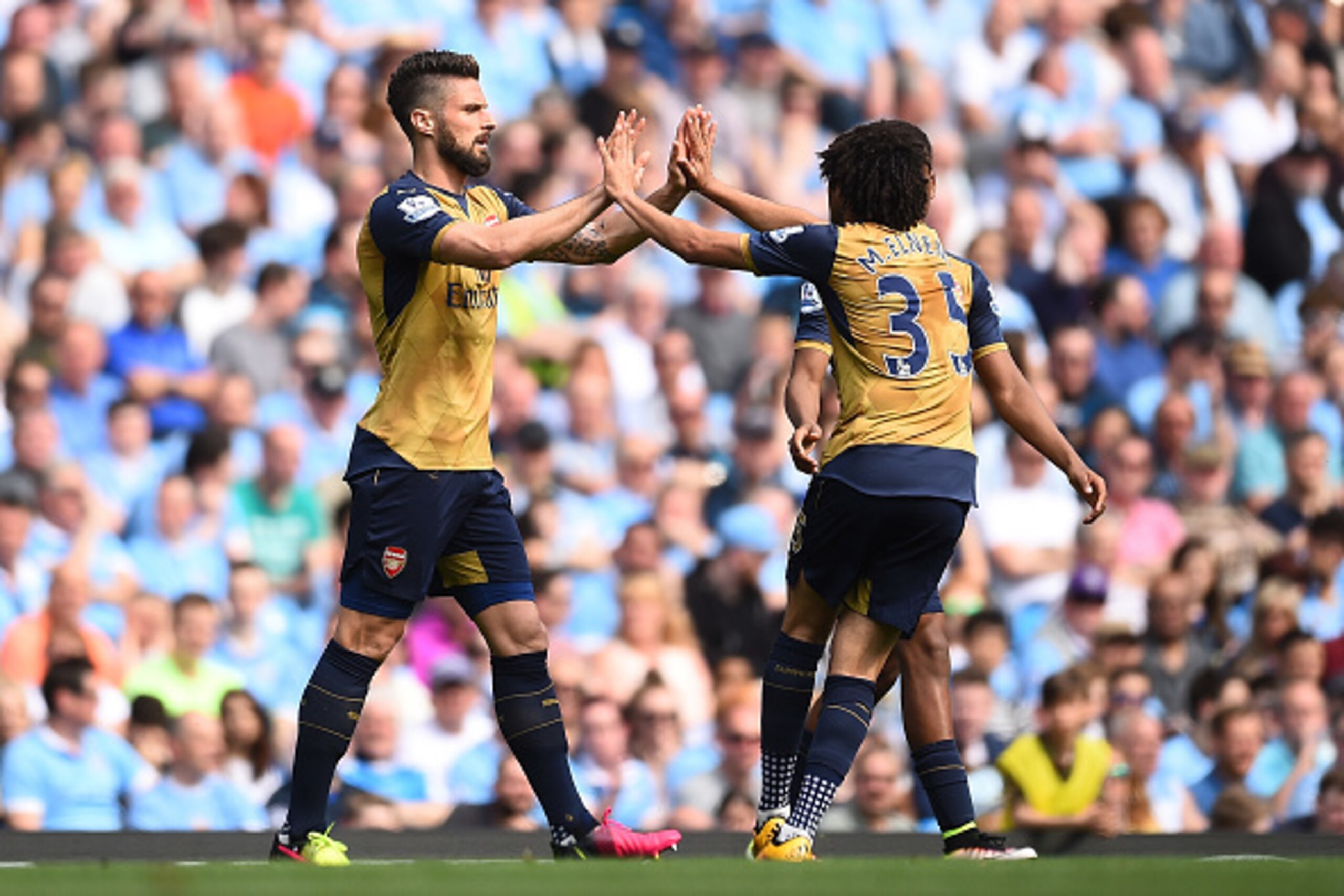 MANCHESTER, ENGLAND - MAY 08:  Olivier Giroud of Arsenal (L) celebrates scoring his side's first goal with Mohamed Elneny of Arsenal during the Barclays Premier League match between Manchester City and Arsenal at the Etihad Stadium on May 8, 2016 in Manch