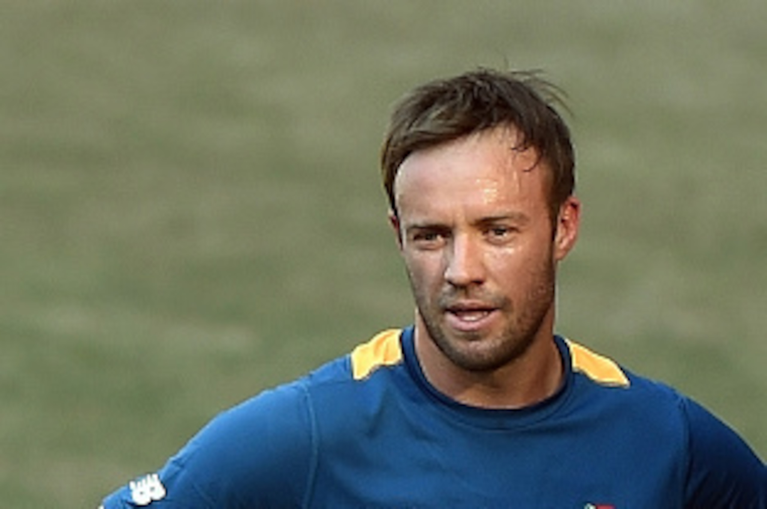 South Africa's AB de Villiers watches teammates during a training session at The Vidarbha Cricket Association Stadium in Nagpur on March 24, 2016. South Africa plays their World T20 cricket tournament match against West Indies on March 25 in Nagpur. / AFP