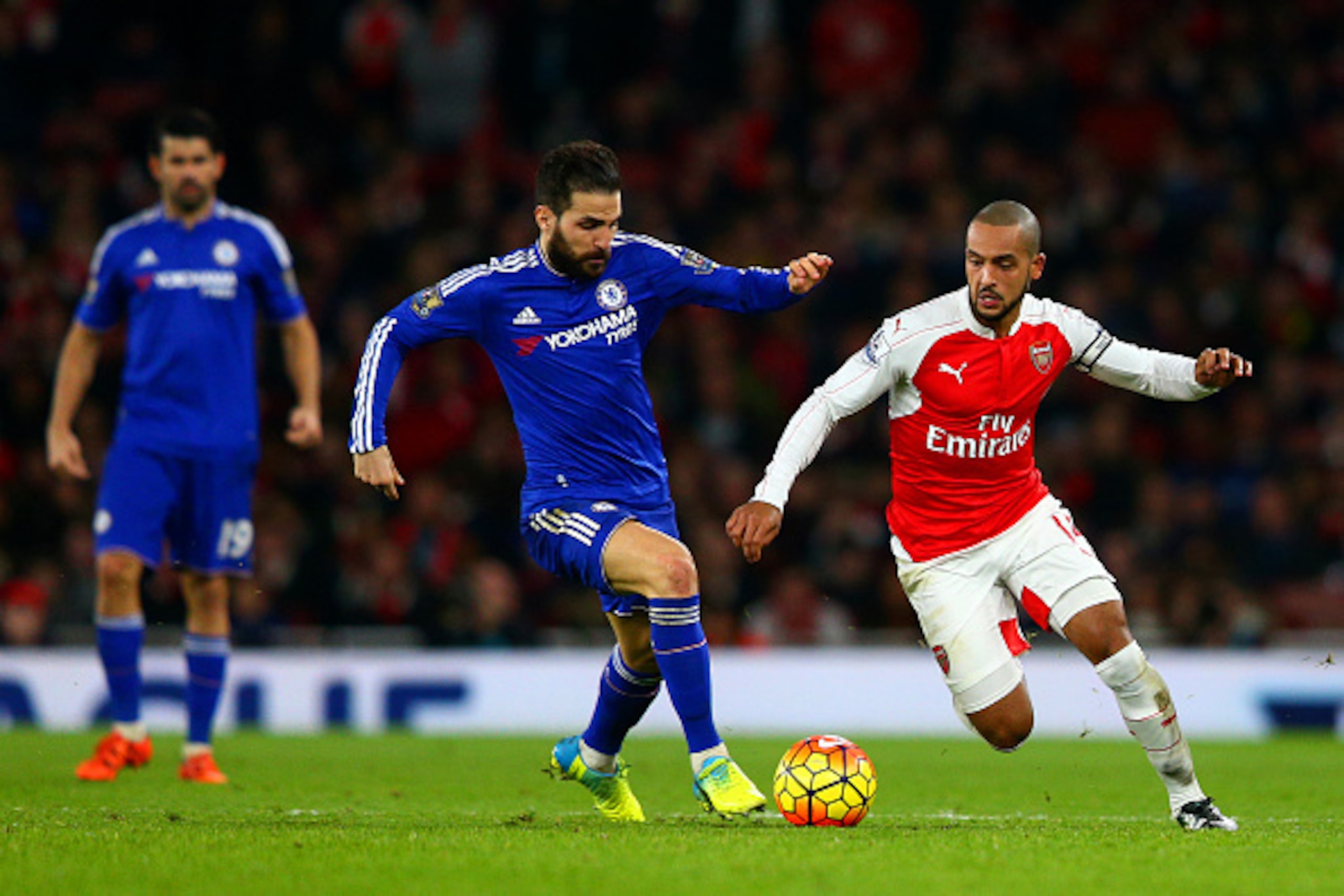 LONDON, ENGLAND - JANUARY 24: Theo Walcott of Arsenal battles for the ball with Cesc Fabregas of Chelsea during the Barclays Premier League match between Arsenal and Chelsea at Emirates Stadium on January 24, 2016 in London, England. (Photo by Clive Mas LONDON, ENGLAND - JANUARY 24: Theo Walcott of Arsenal battles for the ball with Cesc Fabregas of Chelsea during the Barclays Premier League match between Arsenal and Chelsea at Emirates Stadium on January 24, 2016 in London, England. (Photo by Clive Mas