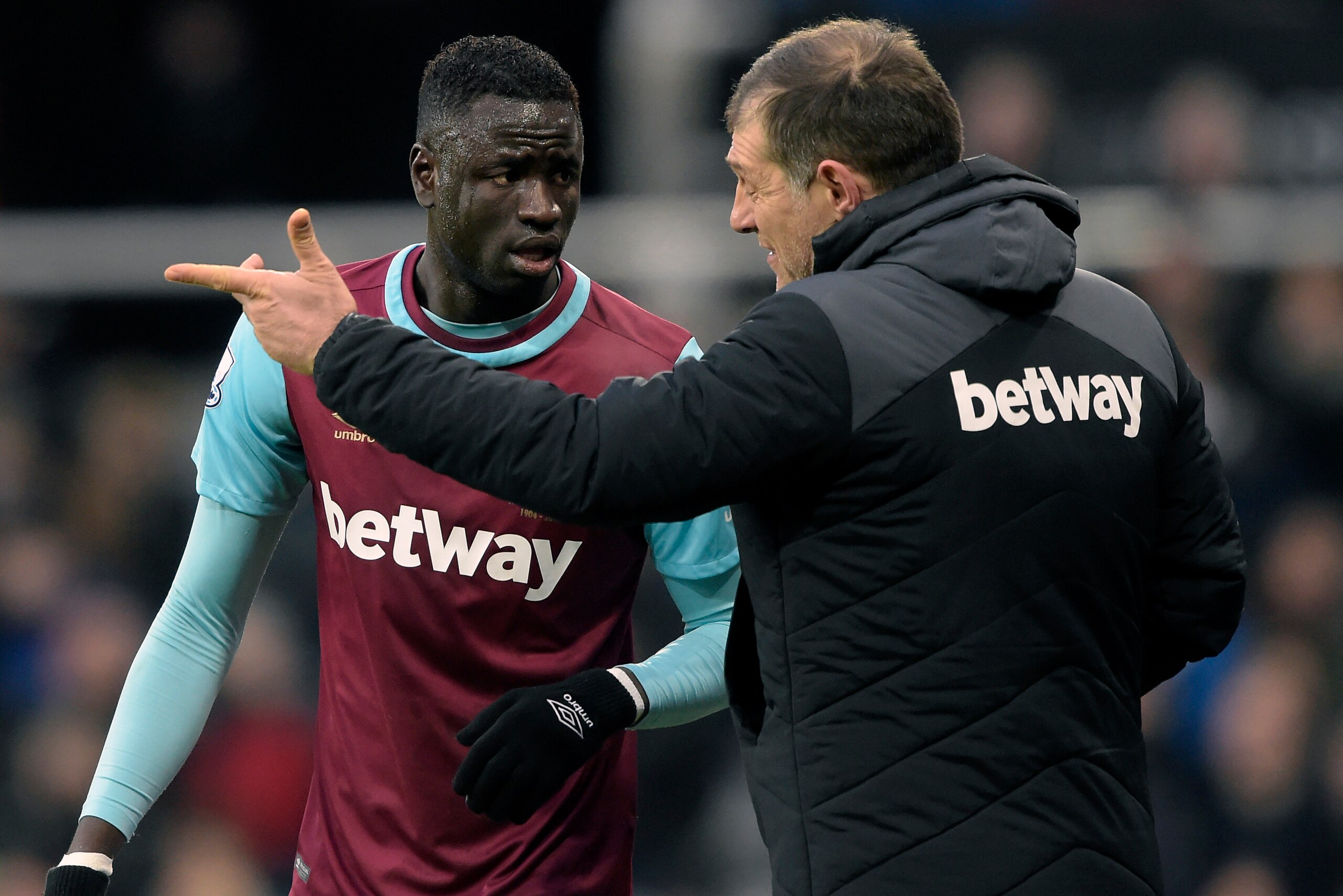 Bilic gives instructions to Kouyate.