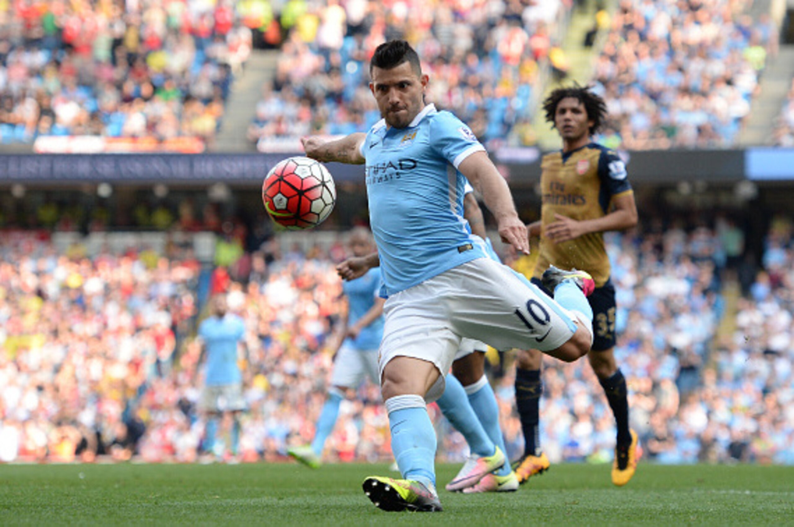 Manchester City's Argentinian striker Sergio Aguero has a shot on goal during the English Premier League football match between Manchester City and Arsenal at the Etihad Stadium in Manchester, north west England, on May 8, 2016. / AFP / OLI SCARFF / RESTR