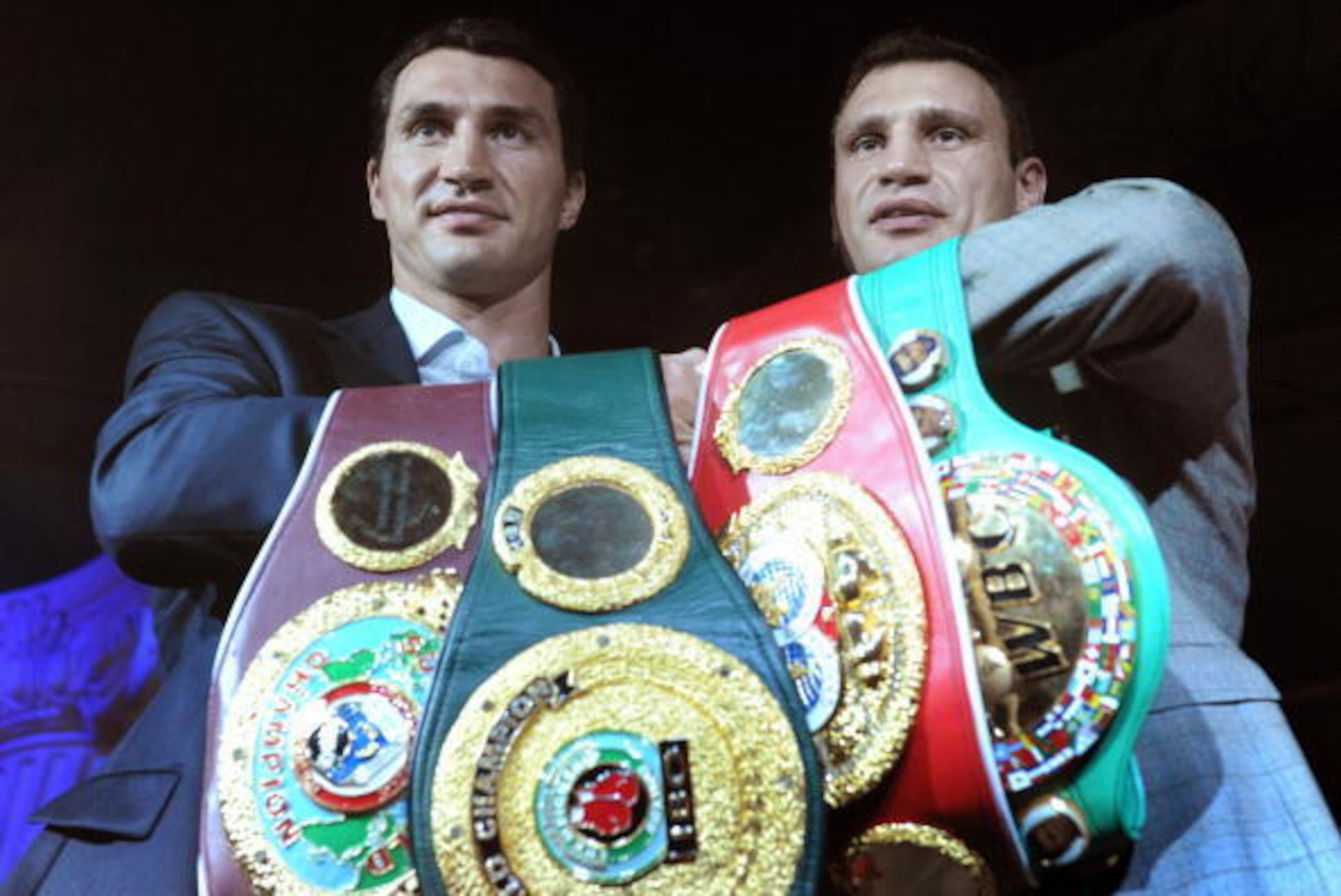 Heavyweight boxing world champions Vladimir Klitschko (L) and his brother Vitali hold four of their champion's belts during their press-conference in Kiev on January, 28, 2009. The Ukrainian champions hope for challenging WBA heavyweight champion Nikolai 