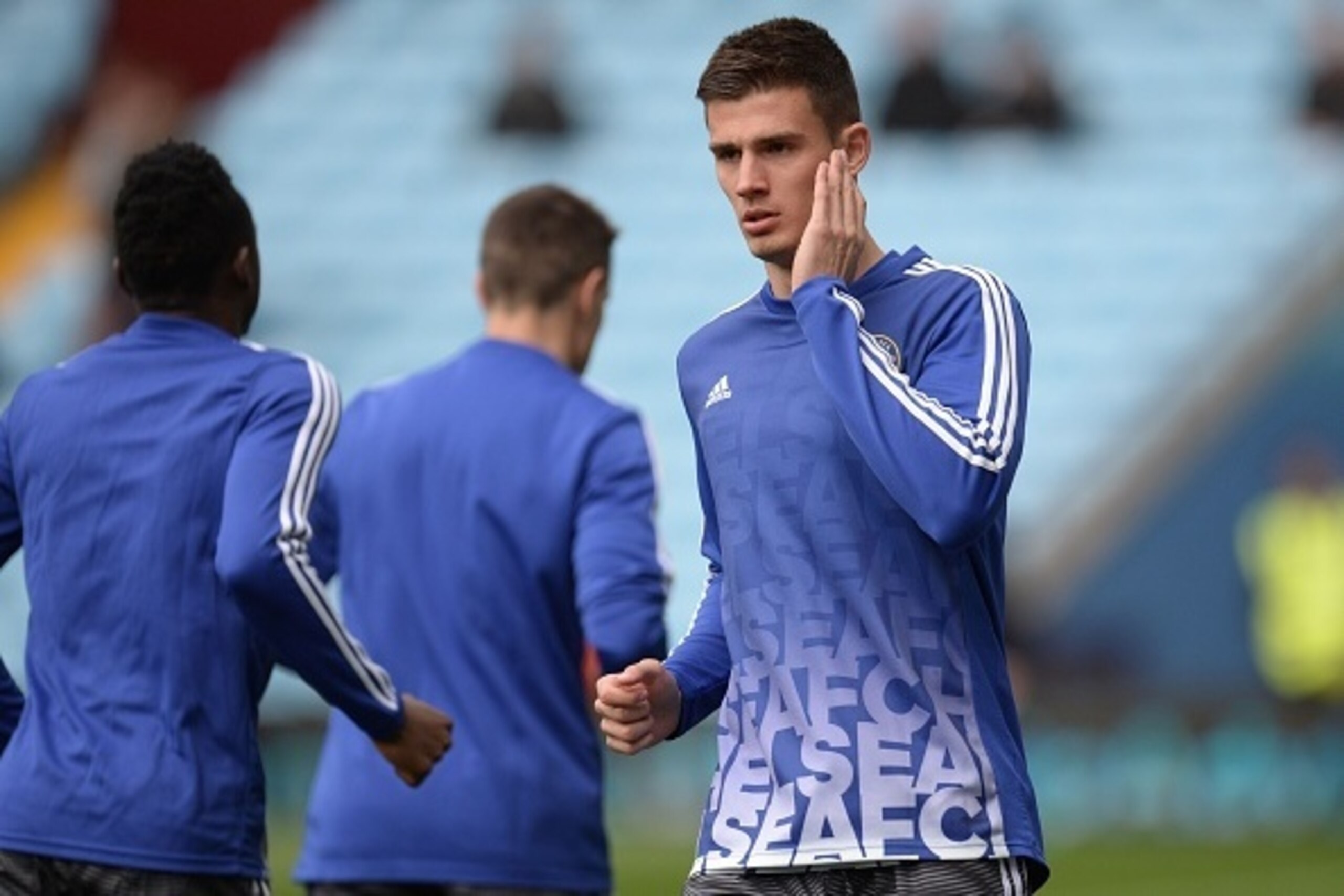 Chelsea's US defender Matt Miazga warms up before the English Premier League football match between Aston Villa and Chelsea at Villa Park in Birmingham, central England on April 2, 2016. / AFP / OLI SCARFF / RESTRICTED TO EDITORIAL USE. No use with unauth
