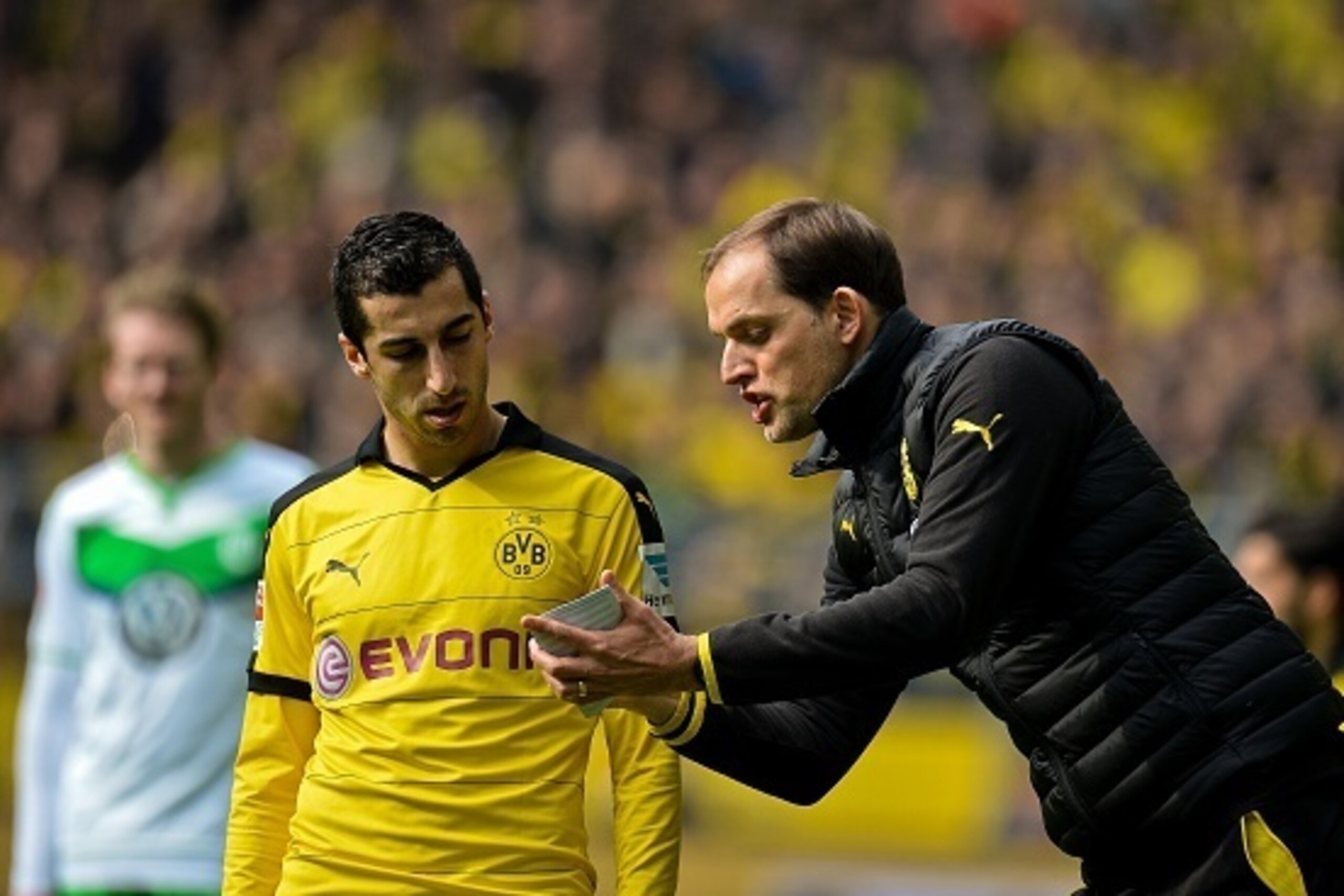 Dortmund's coach Thomas Tuchel (R) talks to Dortmund's Armenian midfielder Henrikh Mkhitaryan during the German first division Bundesliga football match Borussia Dortmund vs VfL Wolfsburg, in Dortmund, western Germany, on April 30, 2016. / AFP / Sascha SC