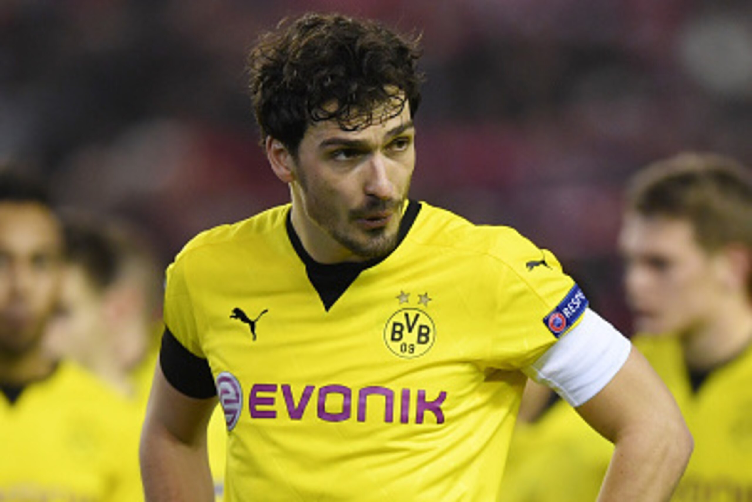 LIVERPOOL, ENGLAND - APRIL 14: Mats Hummels of Borussia Dortmund looks dejected after the UEFA Europa League quarter final, second leg match between Liverpool and Borussia Dortmund at Anfield on April 14, 2016 in Liverpool, United Kingdom. (Photo by Shaun