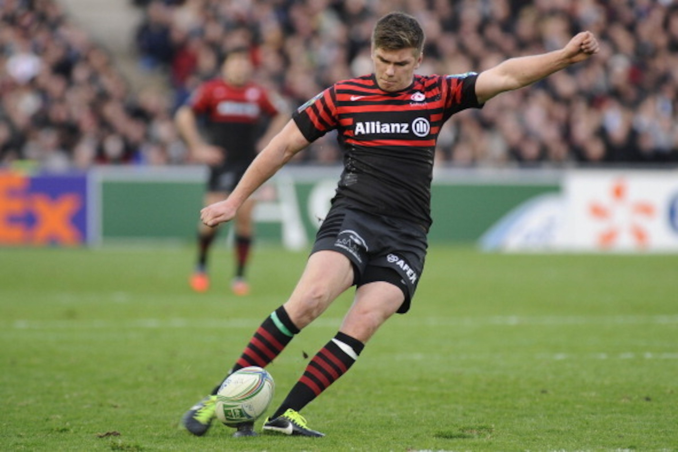 Saracens' fly half Farrel Owen kicks a penalty during an European Cup rugby union match between Racing Metro and Saracens on January 12, 2013 at the La Beaujoire Stadium in Nantes, western France.   AFP PHOTO / JEAN-SEBASTIEN EVRARD        (Photo credit s