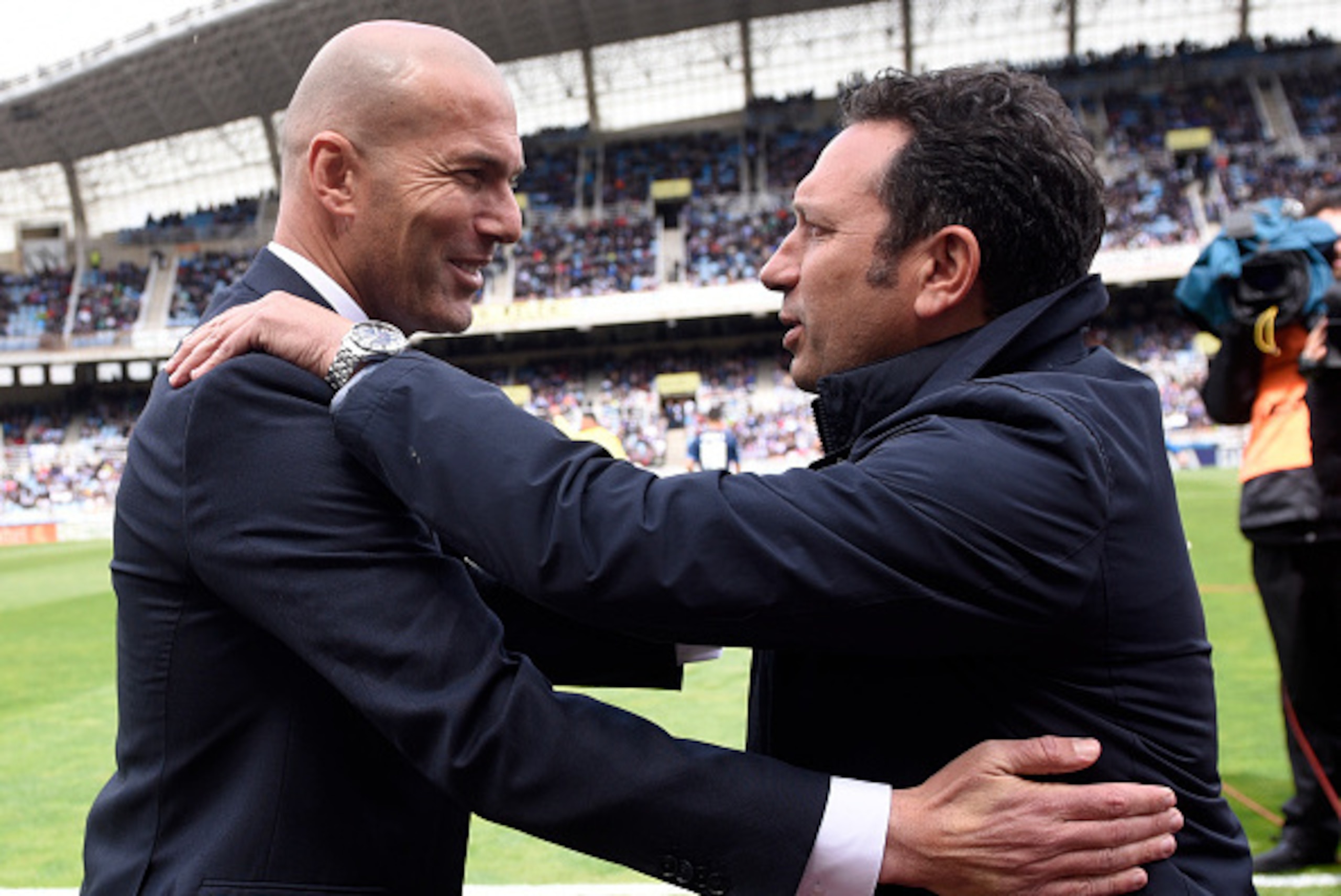Real Madrid's French coach Zinedine Zidane (L) greets Real Sociedad's coach Eusebio Sacristan before the Spanish league football match Real Sociedad vs Real Real Madrid CF at the Anoeta stadium in San Sebastian on April 30, 2016.
 / AFP / ANDER GILLENEA  