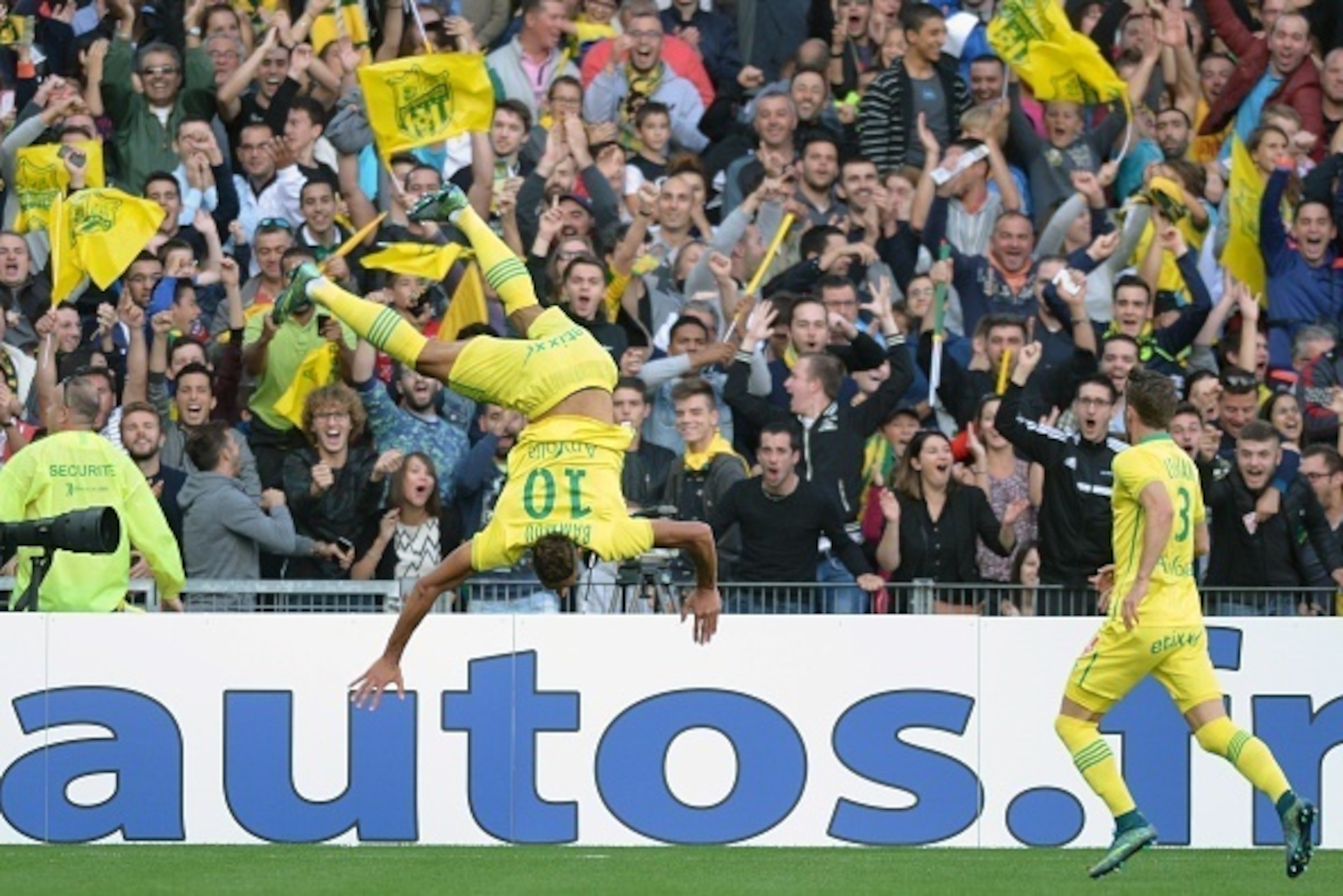 Nantes' French forward Yacine Bammou (L) celebrates after scoring a goal during the French L1 football match between Nantes (FCN) and Paris Saint-Germain (PSG) on September 26, 2015 at the Beaujoire stadium in Nantes, western France. AFP PHOTO / JEAN-SEBA