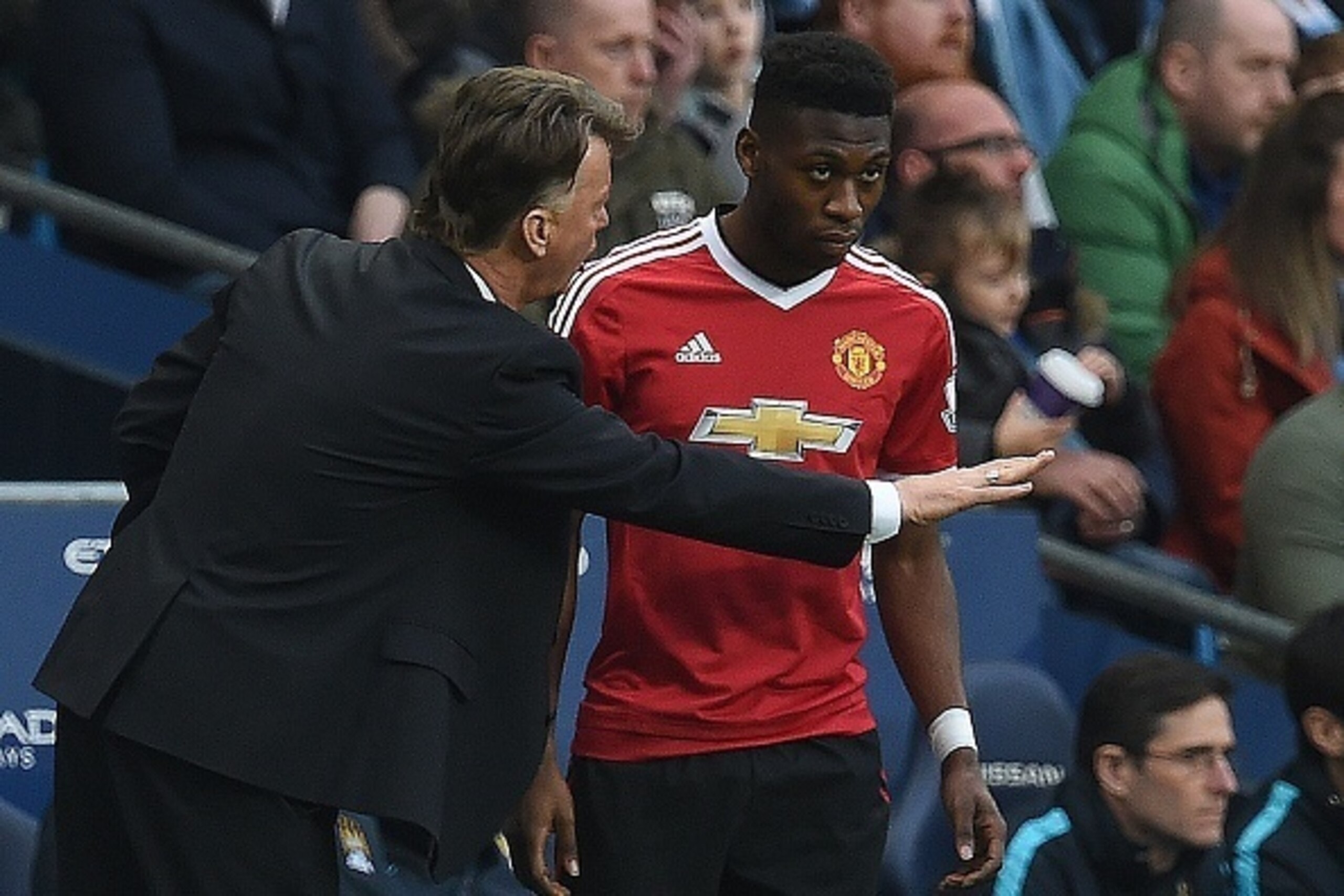 Manchester United's Dutch manager Louis van Gaal (L) gives instructions to Manchester United's Dutch defender Timothy Fosu-Mensah before being substitued on during the English Premier League football match between Manchester City and Manchester United at 
