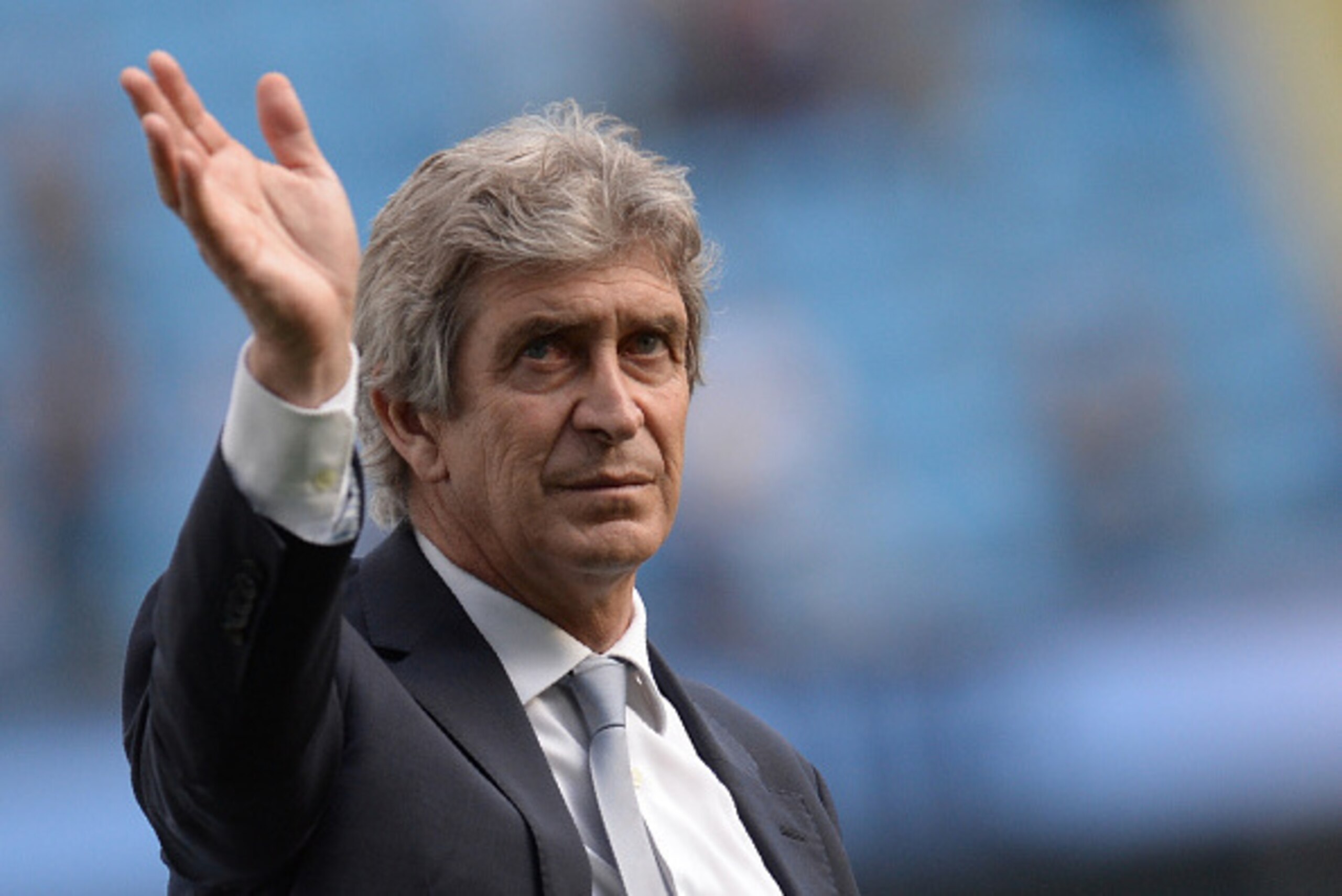 Manchester City's Chilean manager Manuel Pellegrini applauds the fans after the English Premier League football match between Manchester City and Arsenal at the Etihad Stadium in Manchester, north west England, on May 8, 2016. / AFP / OLI SCARFF / RESTRIC