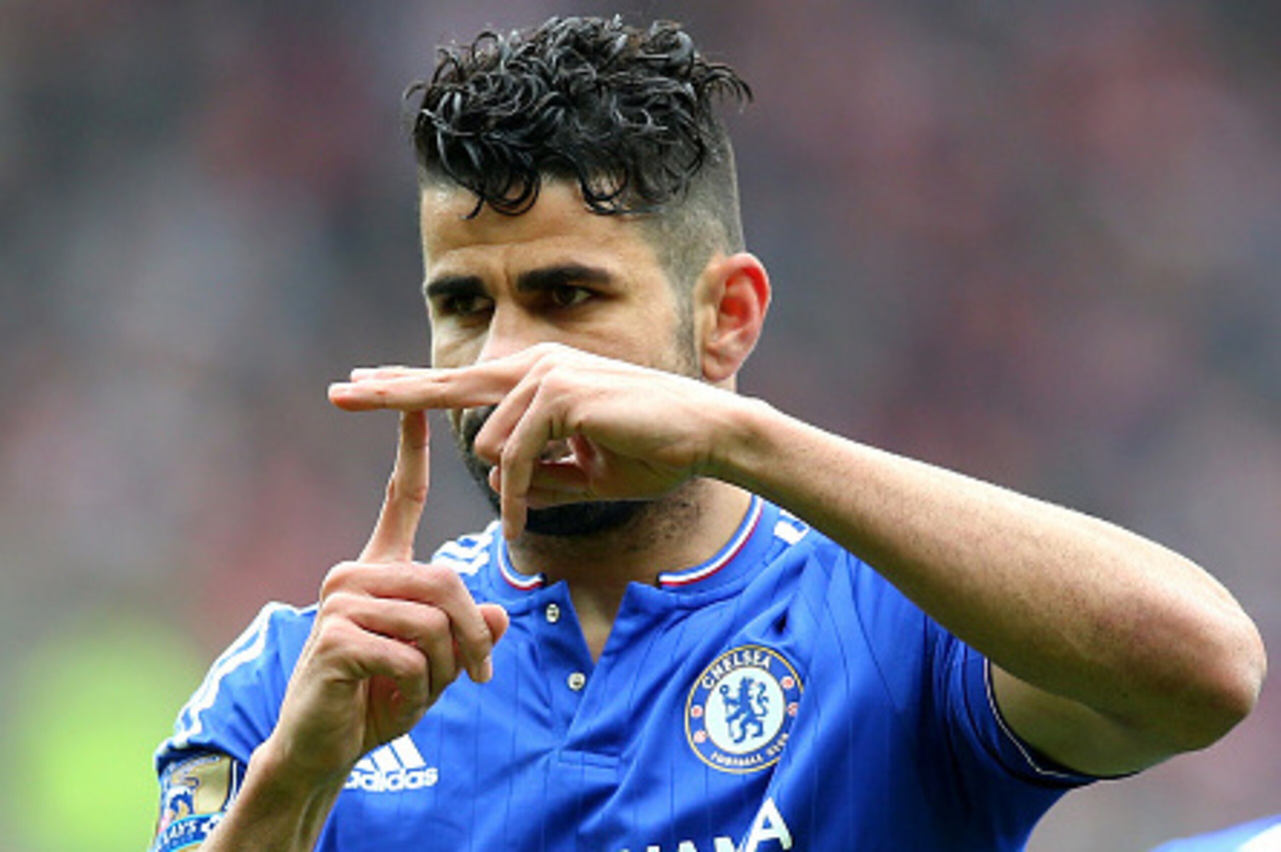 SUNDERLAND, ENGLAND - MAY 07:  Diego Costa of Chelsea celebrates scoring his team's first goal during the Barclays Premier League match between Sunderland and Chelsea at the Stadium of Light on May 7, 2016 in Sunderland, United Kingdom.  (Photo by Ian Mac