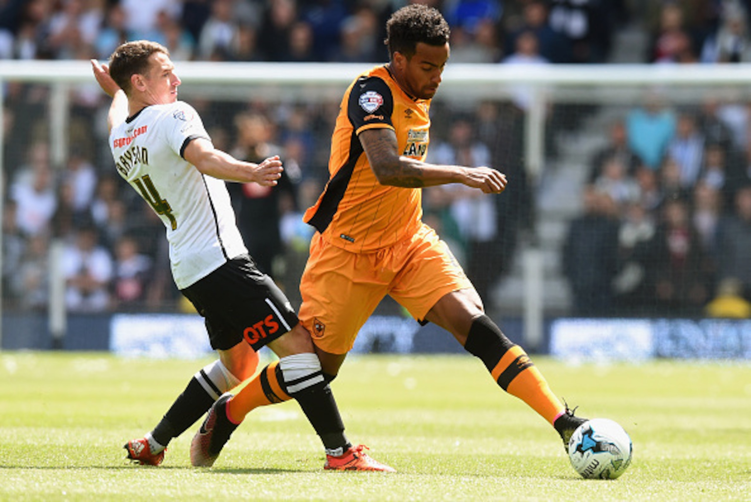 DERBY, ENGLAND - MAY 14:  Tom Huddlestone of Hull City takes on Craig Bryson of Derby County during the Sky Bet Championship Play Off semi final first leg match between Derby County and Hull City at the iPro Stadium on May 14, 2016 in Derby, England.  (Ph