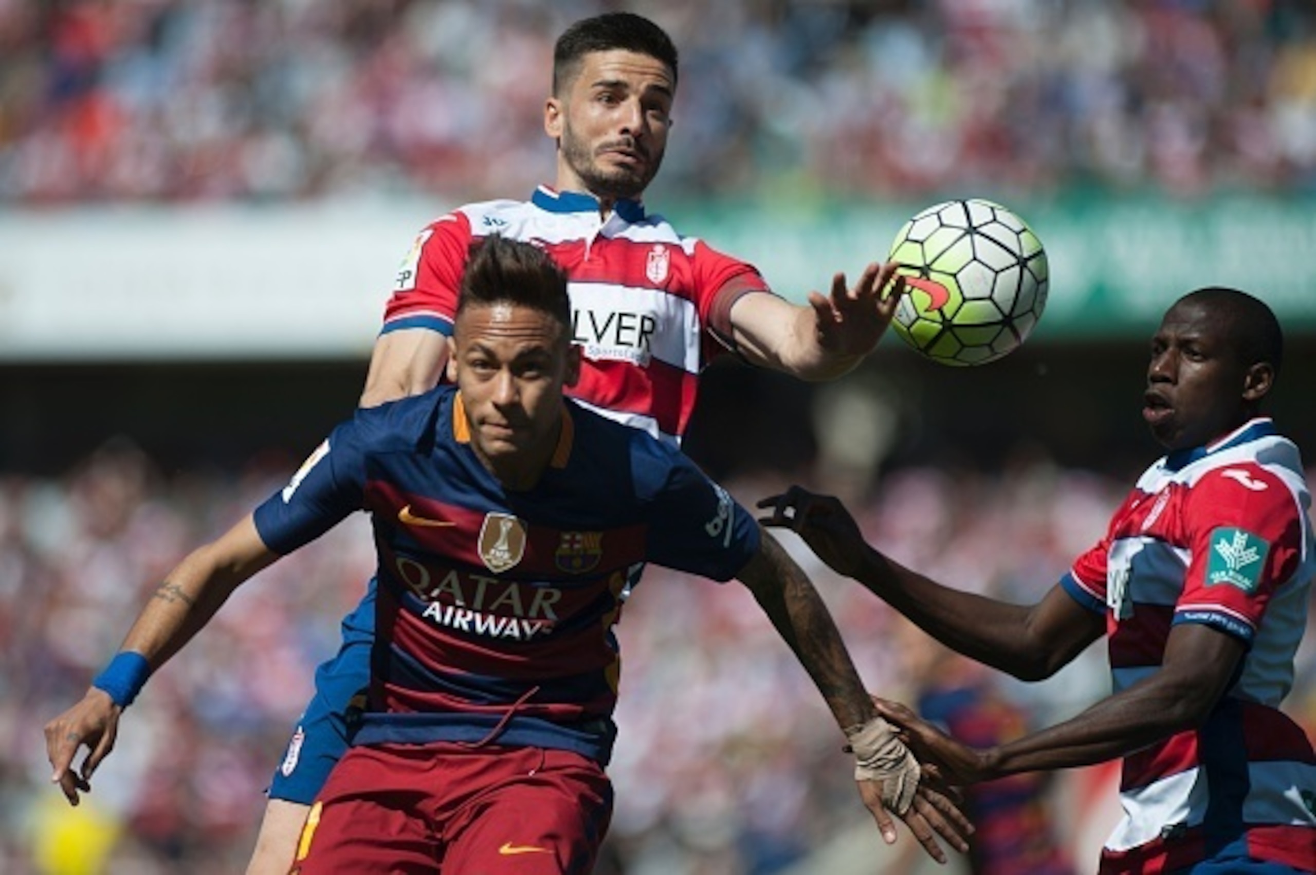 Barcelona's Brazilian forward Neymar da Silva (L bottom) vies with Granada's midfielder Fran Rico (L top) and French defender Jean Sylvain Babin (R) during the Spanish league football match Granada FC vs FC Barcelona at Nuevo Los Carmenes stadium in Grana