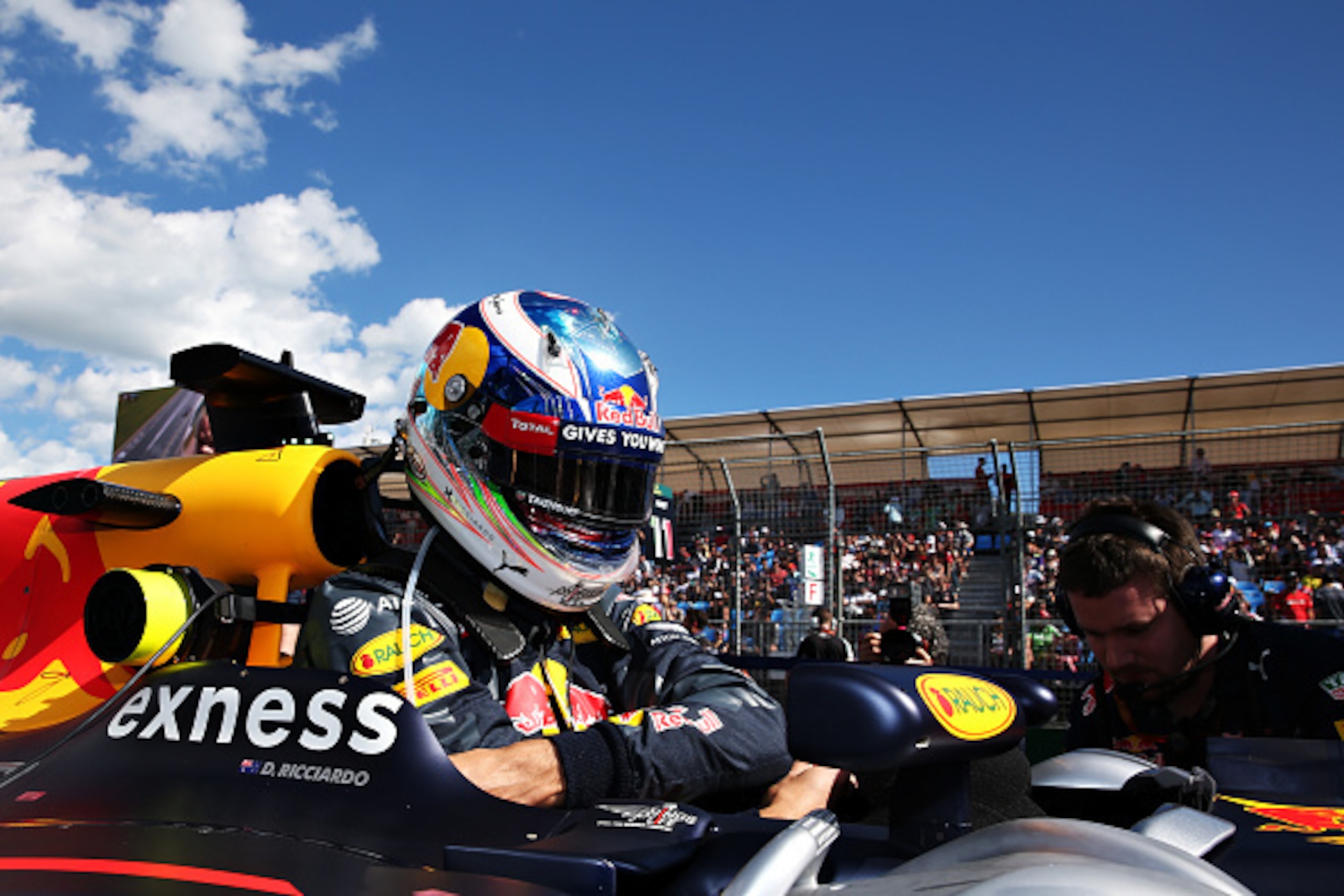 MELBOURNE, AUSTRALIA - MARCH 20: Daniel Ricciardo of Australia and Red Bull Racing on the grid during the Australian Formula One Grand Prix at Albert Park on March 20, 2016 in Melbourne, Australia.  (Photo by Mark Thompson/Getty Images)