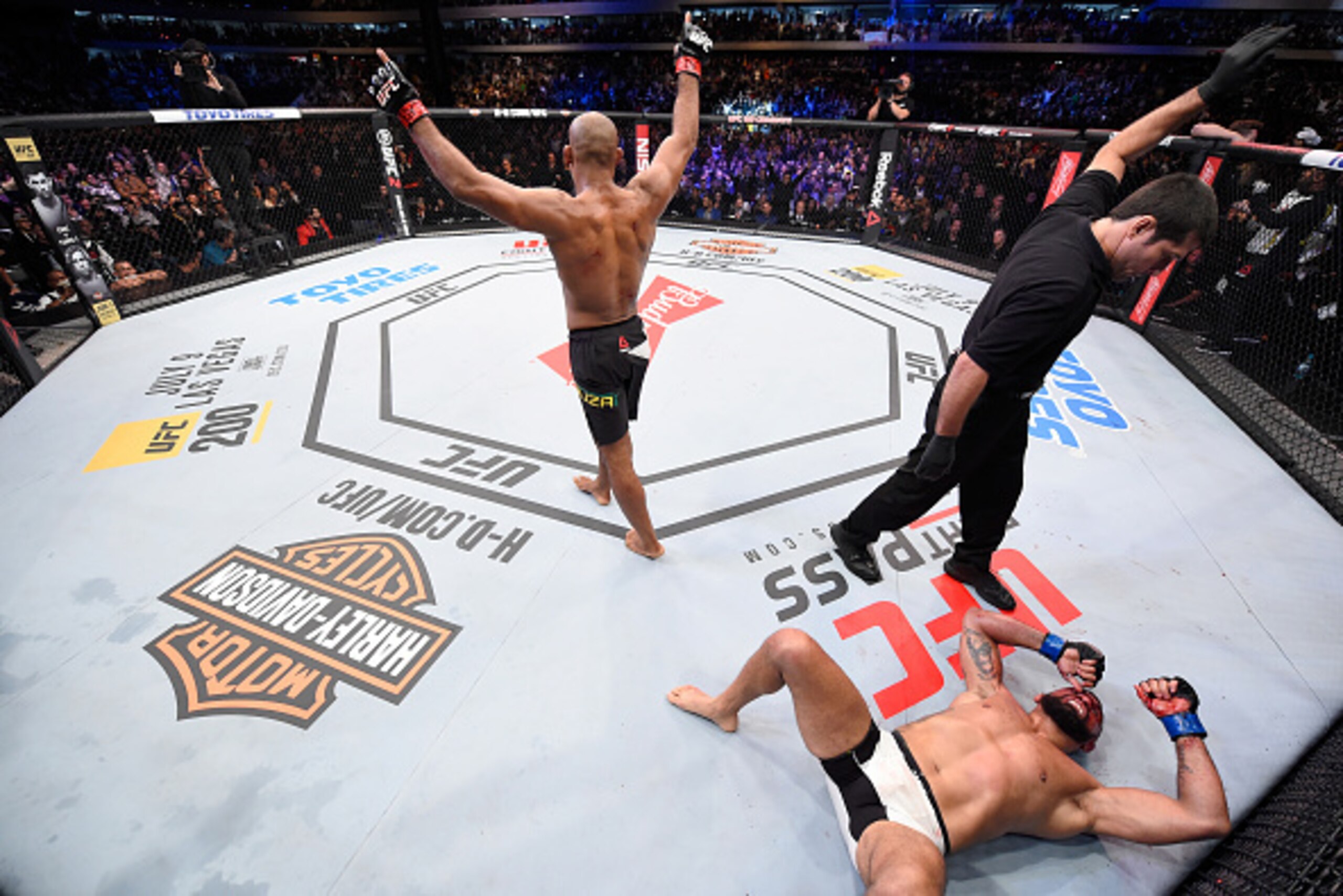 CURITIBA, BRAZIL - MAY 14:  (L-R) Ronaldo 'Jacare' Souza of Brazil celebrates after defeating Vitor Belfort of Brazil in their middleweight bout during the UFC 198 event at Arena da Baixada stadium on May 14, 2016 in Curitiba, Parana, Brazil.  (Photo by J