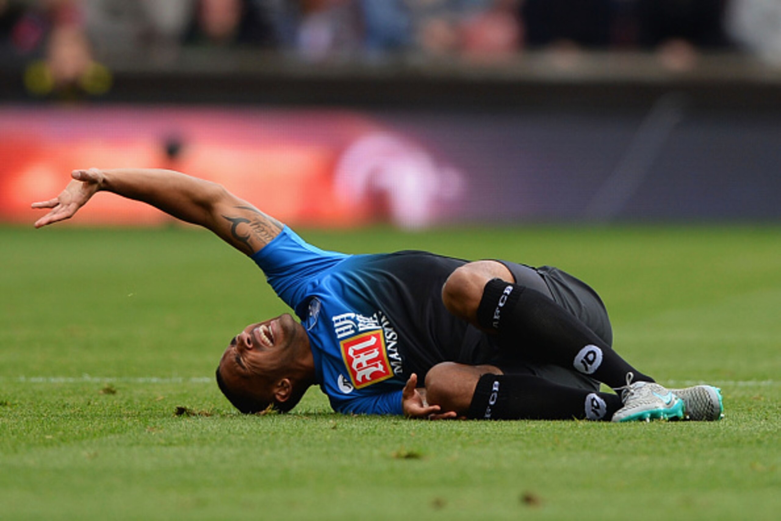 STOKE ON TRENT, ENGLAND - SEPTEMBER 26:  Callum Wilson of Bournemouth lies on the ground after his injury during the Barclays Premier League match between Stoke City and A.F.C. Bournemouth at Britannia Stadium on September 26, 2015 in Stoke on Trent, Unit