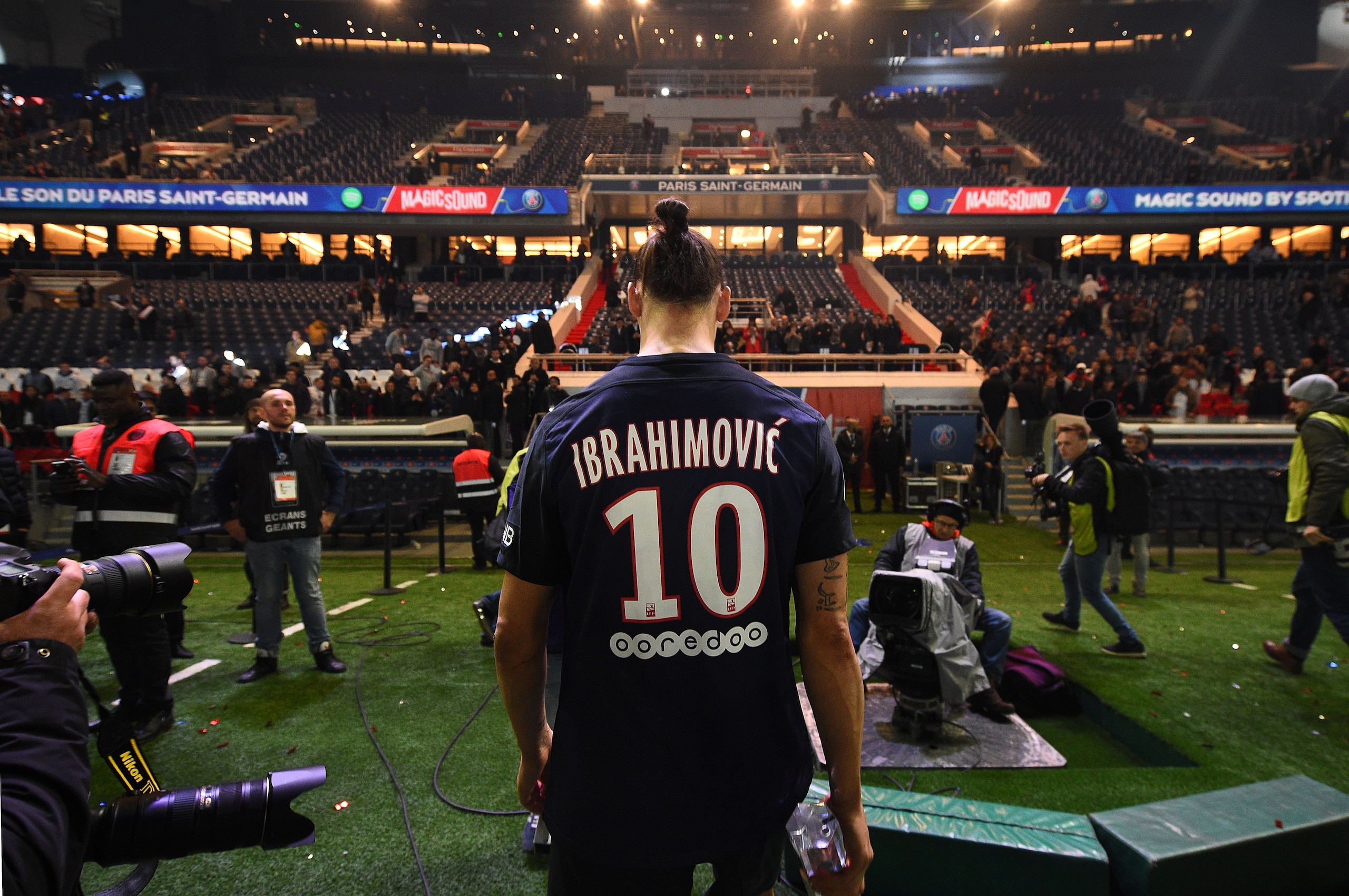 Paris Saint-Germain's Swedish forward Zlatan Ibrahimovic leaves a pitch at the end of the French L1 football match between Paris Saint-Germain and Nantes at the Parc des Princes stadium in Paris on May 14, 2016.   / AFP / FRANCK FIFE        (Photo credit