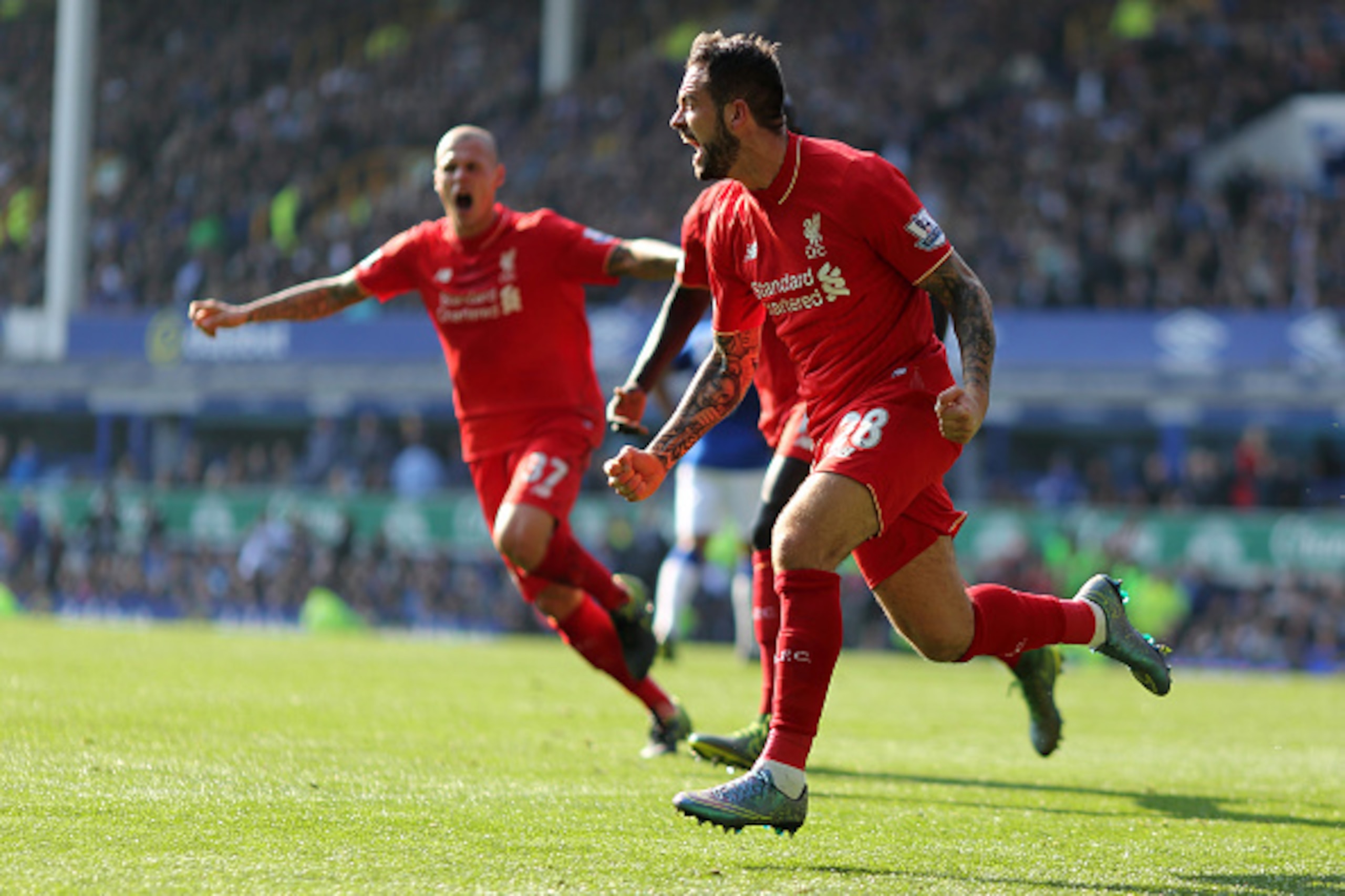 LIVERPOOL, ENGLAND - OCTOBER 04:  Danny Ings of Liverpool celebrates after scoring a goal to make it 0-1 during the Barclays Premier League match between Everton and Liverpool at Goodison Park on October 04, 2015 in Liverpool, England.  (Photo by Matthew 