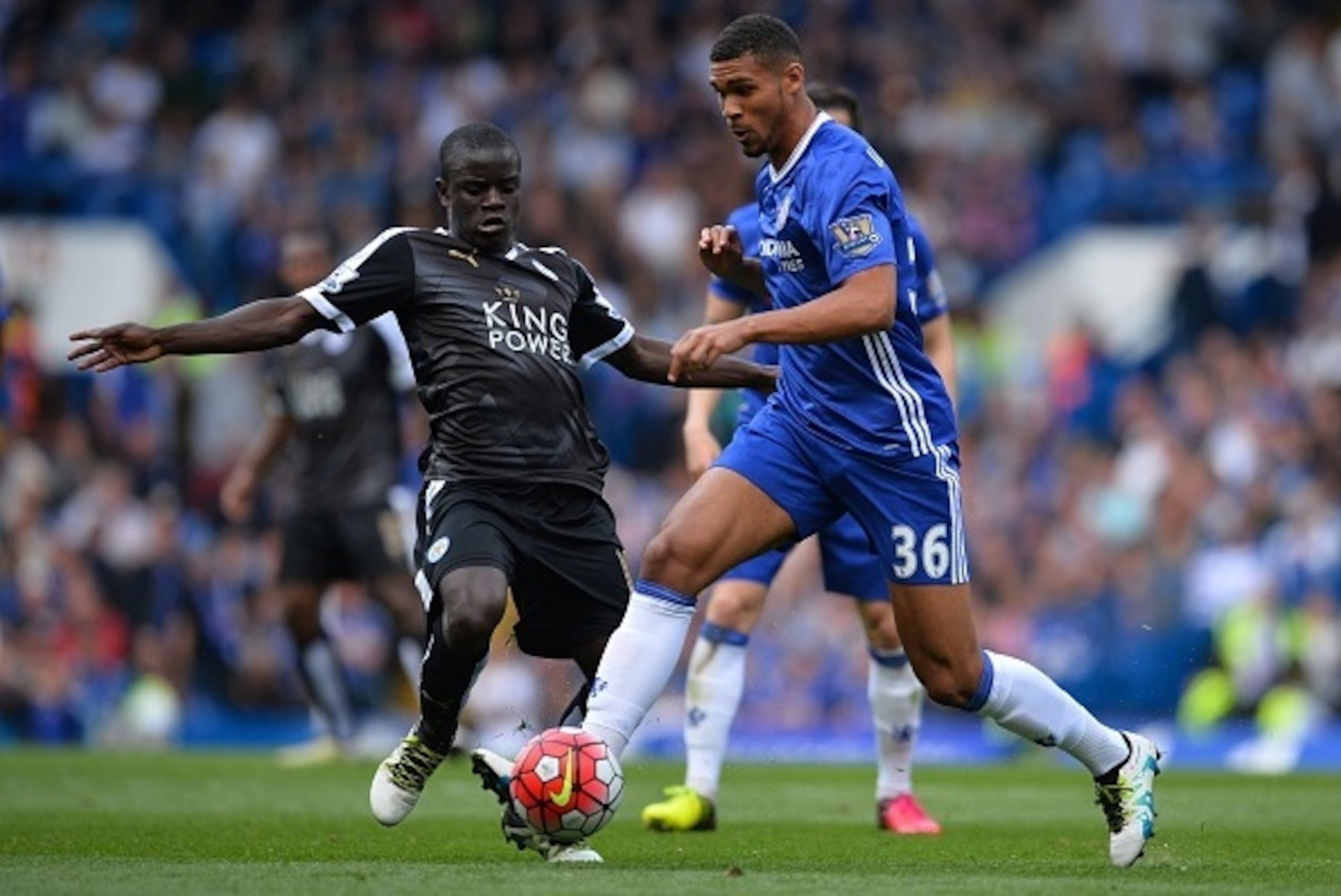 Leicester City's French midfielder N'Golo Kante (L) vies with Chelsea's English midfielder Ruben Loftus-Cheek during the English Premier League football match between Chelsea and Leicester City at Stamford Bridge in London on May 15, 2016. / AFP / GLYN KI