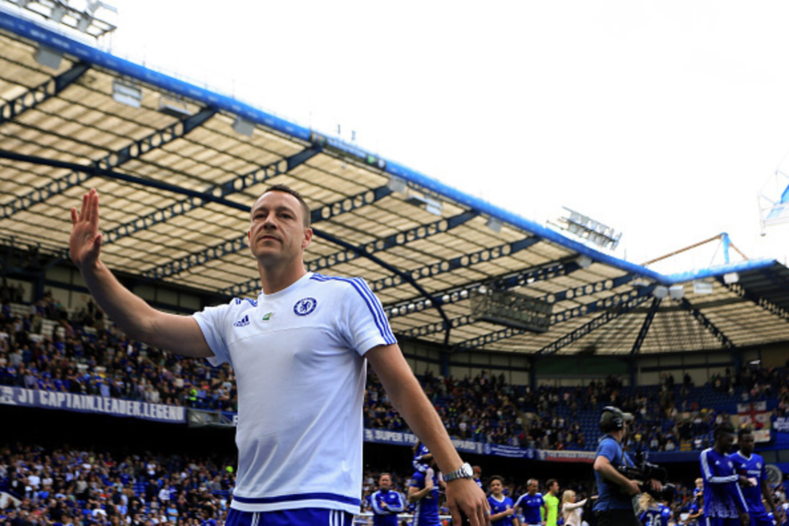LONDON, ENGLAND - MAY 15: John Terry of Chelsea waves after the Barclays Premier League match between Chelsea and Leicester City at Stamford Bridge on May 15, 2016 in London, England. (Photo by Catherine Ivill - AMA/Getty Images)
