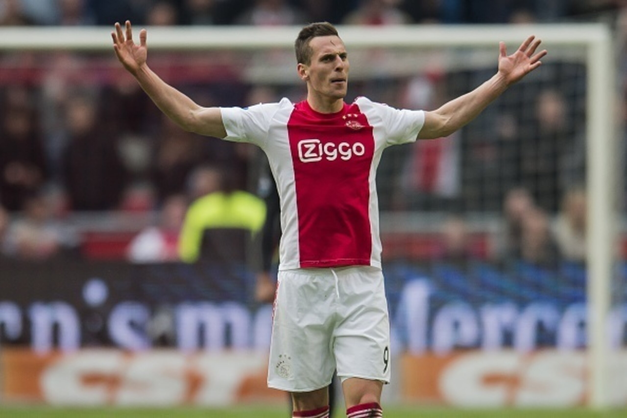 Arkadiusz Milik of Ajax celebrate his goal during the Dutch Eredivisie match between Ajax and FC Utrecht at the Amsterdam Arena on april 17, 2016 in Amsterdam, the Netherlands(Photo by VI Images via Getty Images)