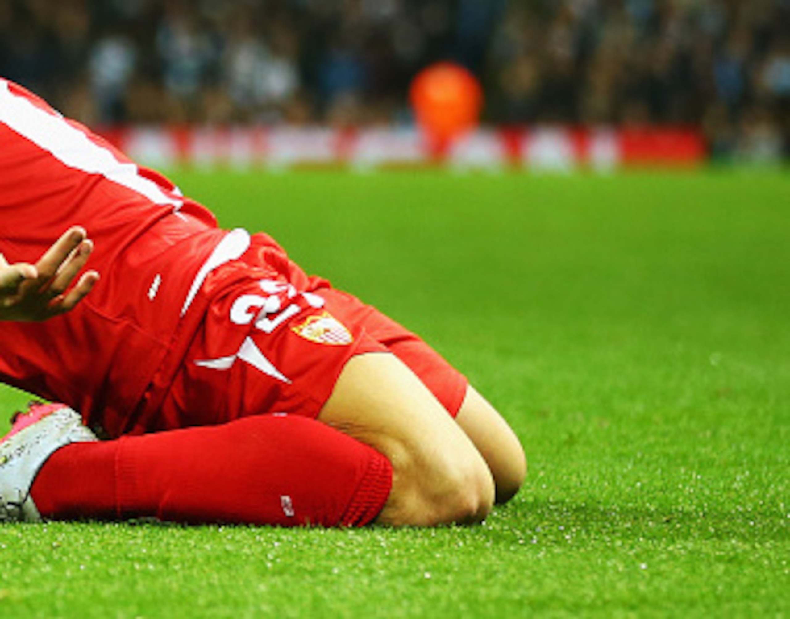 MANCHESTER, ENGLAND - OCTOBER 21:  Yevhen Konoplyanka of Sevilla celebrates scoring the opening goal during the UEFA Champions League Group D match between Manchester City and Sevilla at Etihad Stadium on October 21, 2015 in Manchester, United Kingdom.  (
