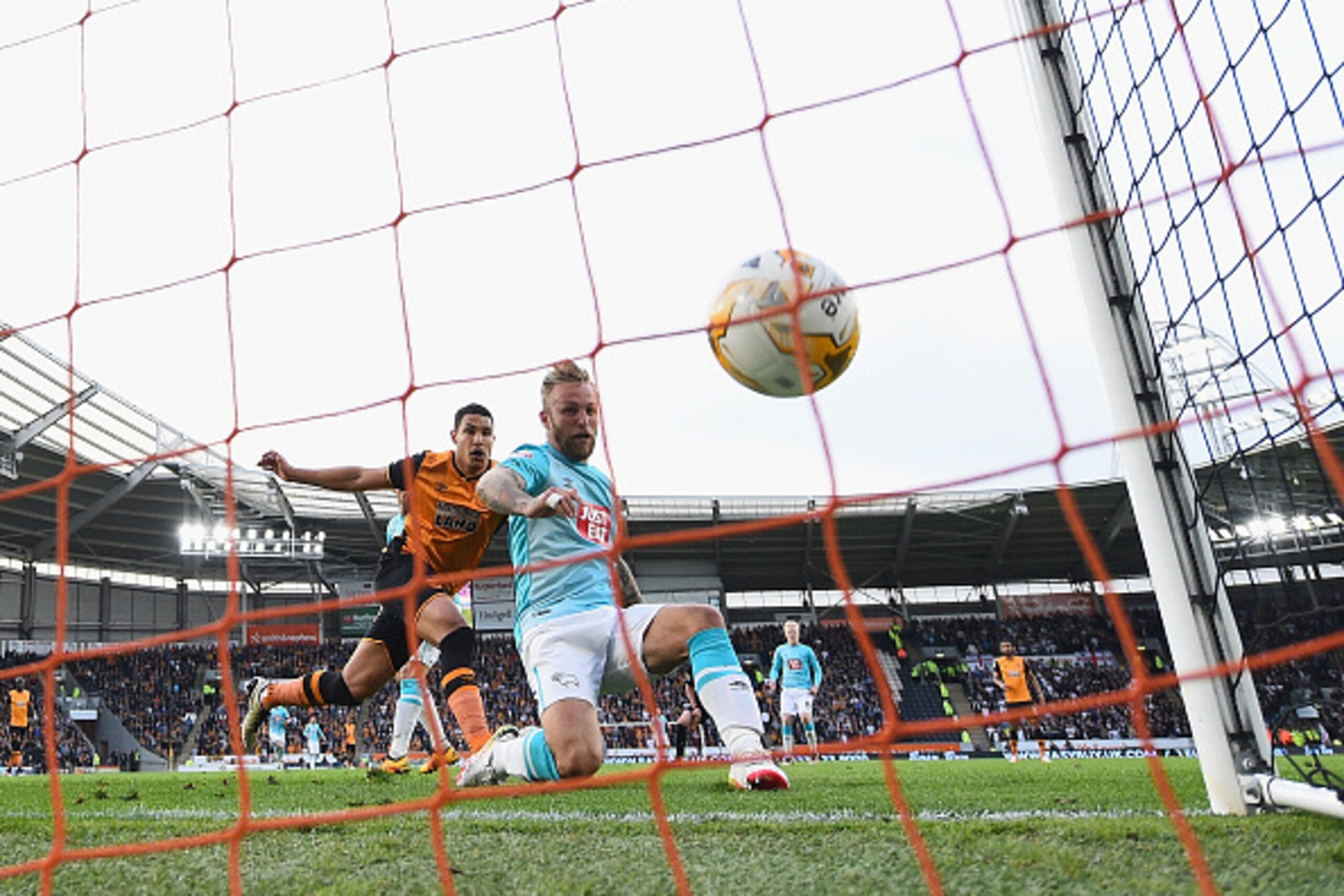 HULL, UNITED KINGDOM - MAY 17:  Johnny Russell of Derby County scores the opening goal during the Sky Bet Championship Play Off semi final second leg match between Hull City and Derby County at KC Stadium on May 17, 2016 in Derby, England.  (Photo by Laur
