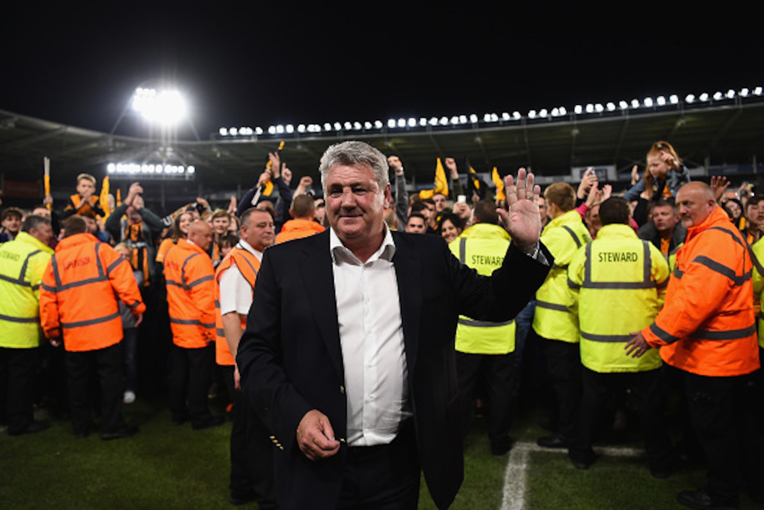 HULL, UNITED KINGDOM - MAY 17: Steve Bruce of Hull City applauds the fans after scraping through to the play off final during the Sky Bet Championship Play Off semi final second leg match between Hull City and Derby County at KC Stadium on May 17, 2016 in