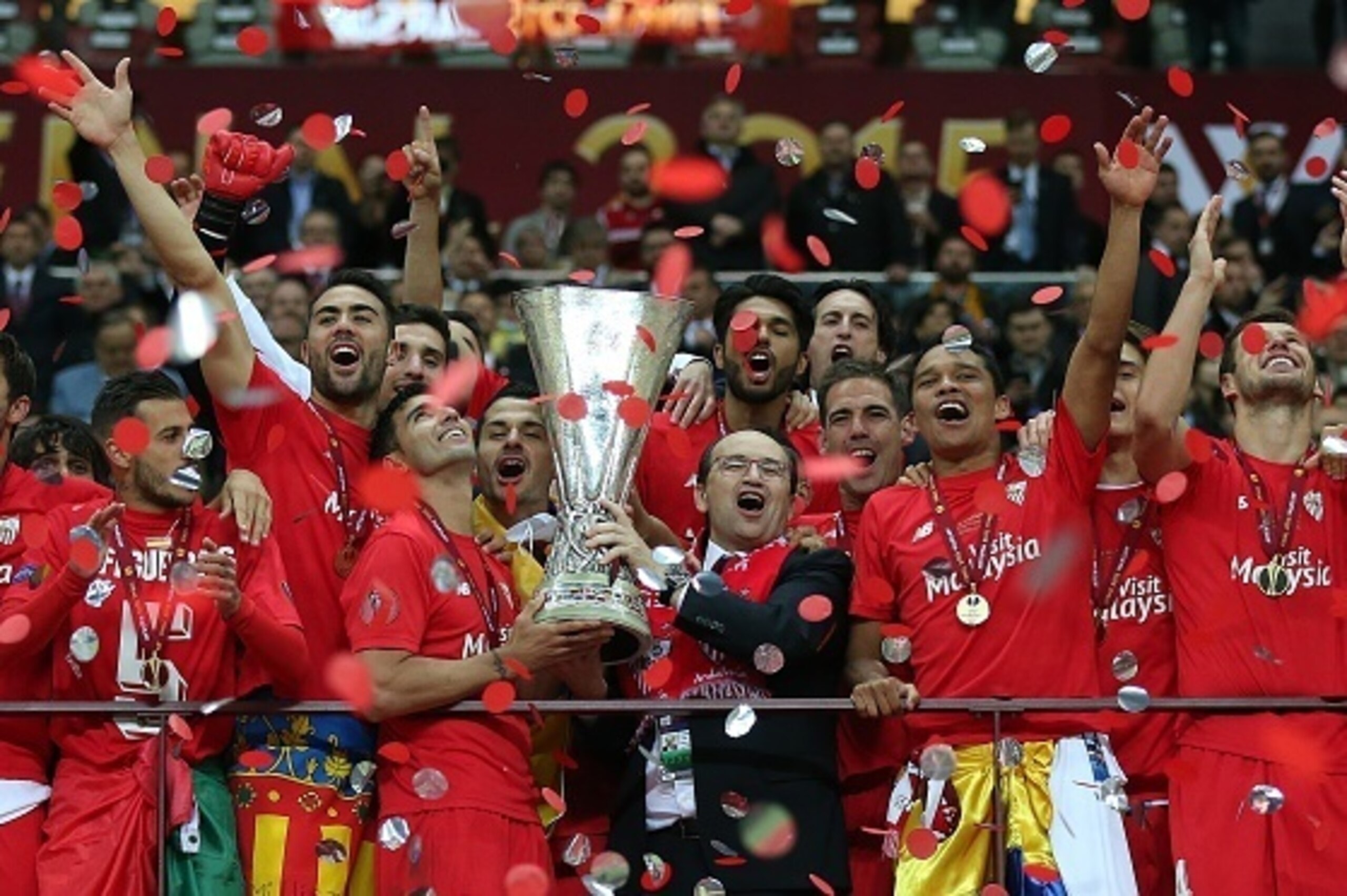 WARSAW, POLAND - MAY 27: FC Sevilla President Jose Castro lifts the trophy following the UEFA Europa League Final match between FC Dnipro Dnipropetrovsk and FC Sevilla at the National Stadium on May 27, 2015 in Warsaw, Poland. (Photo by Chris Brunskill Lt