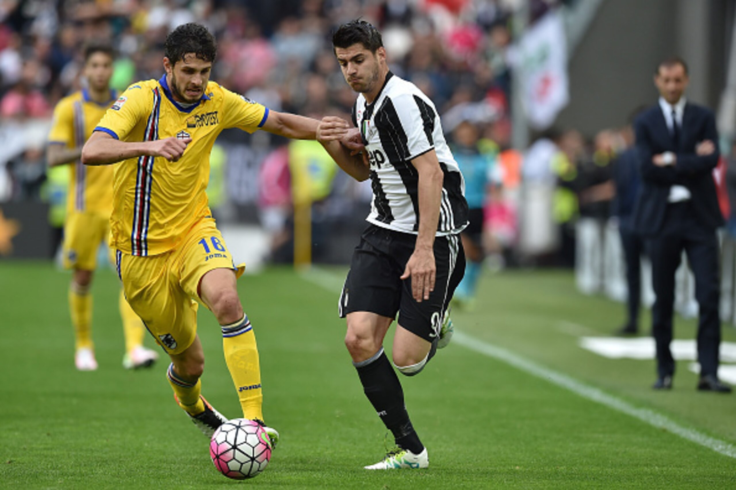 TURIN, ITALY - MAY 14:  Alvaro Morata (R) of Juventus FC is challenged by Andrea Ranocchia of UC Sampdoria during the Serie A match between Juventus FC and UC Sampdoria at Juventus Arena on May 14, 2016 in Turin, Italy.  (Photo by Valerio Pennicino/Getty 